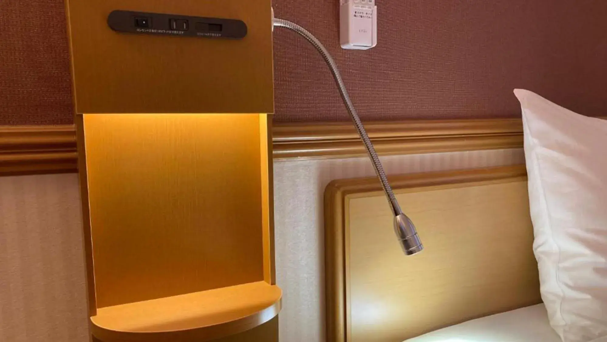 Photo of the whole room, Bed in Toyoko Inn Osaka Honmachi No1 Photo of the whole room, Bed in Toyoko Inn Osaka Honmachi No1