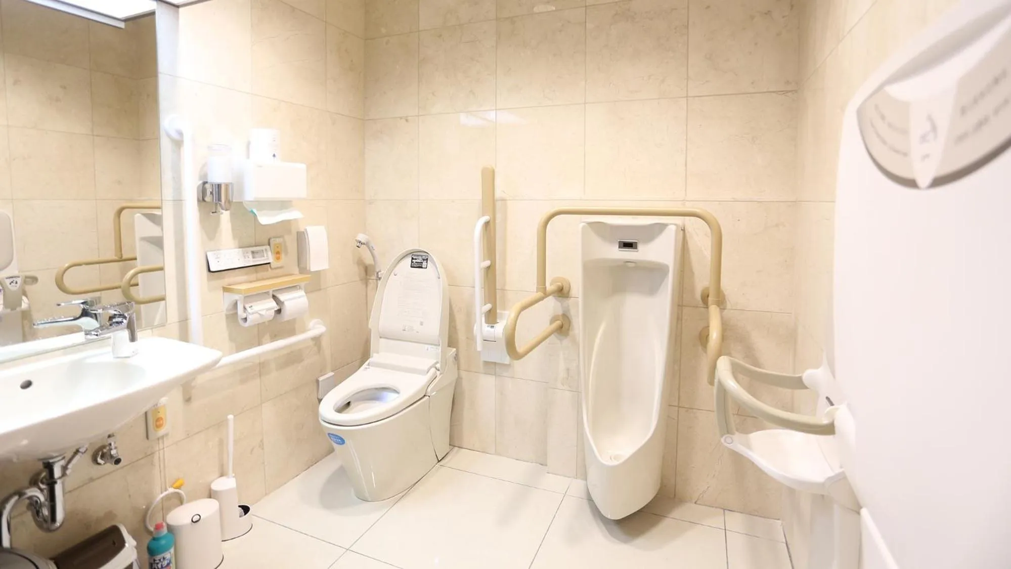 Bathroom in Toyoko Inn Osaka Honmachi No2