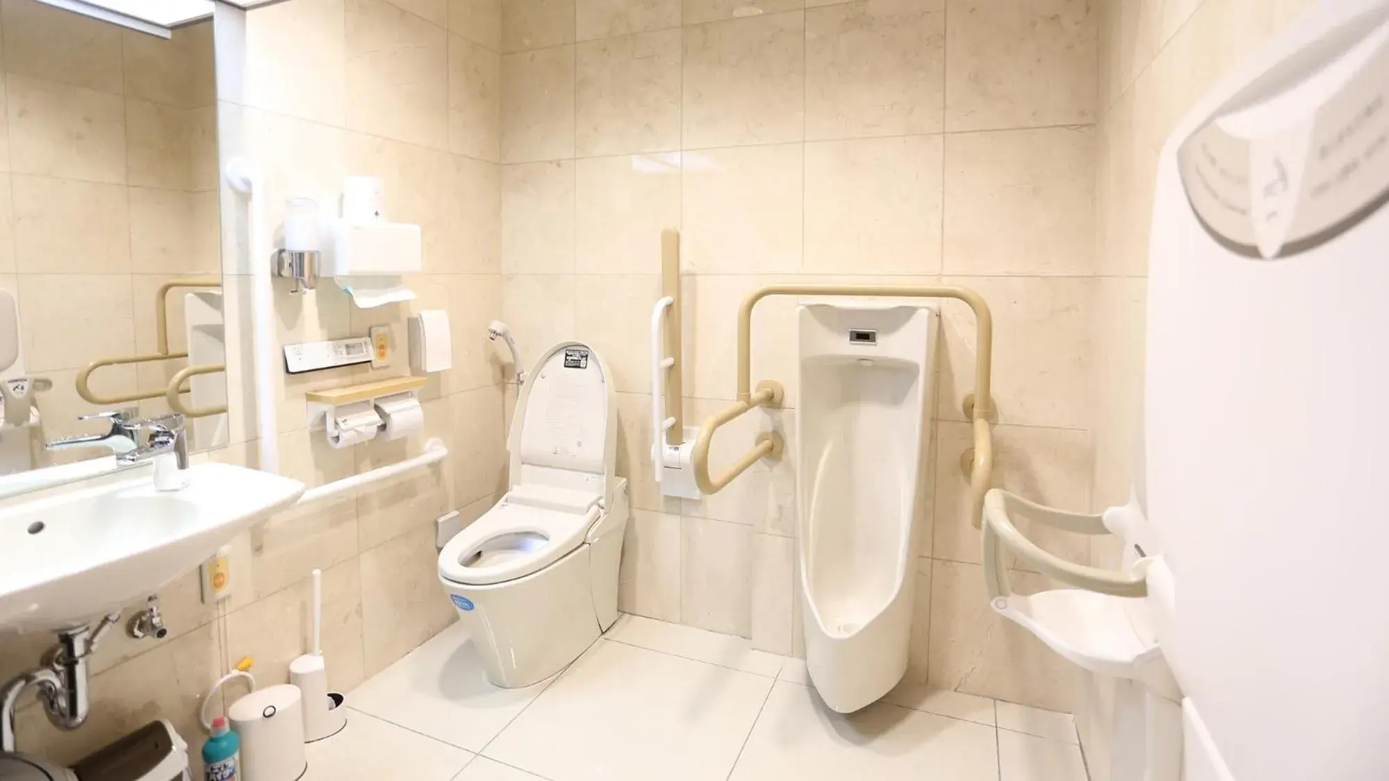 Bathroom in Toyoko Inn Osaka Honmachi No2 Bathroom in Toyoko Inn Osaka Honmachi No2