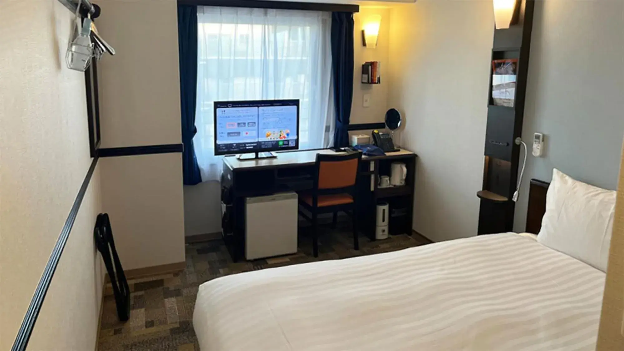 Queen Room - Non-Smoking in Toyoko Inn Osaka Honmachi No2 Queen Room - Non-Smoking in Toyoko Inn Osaka Honmachi No2