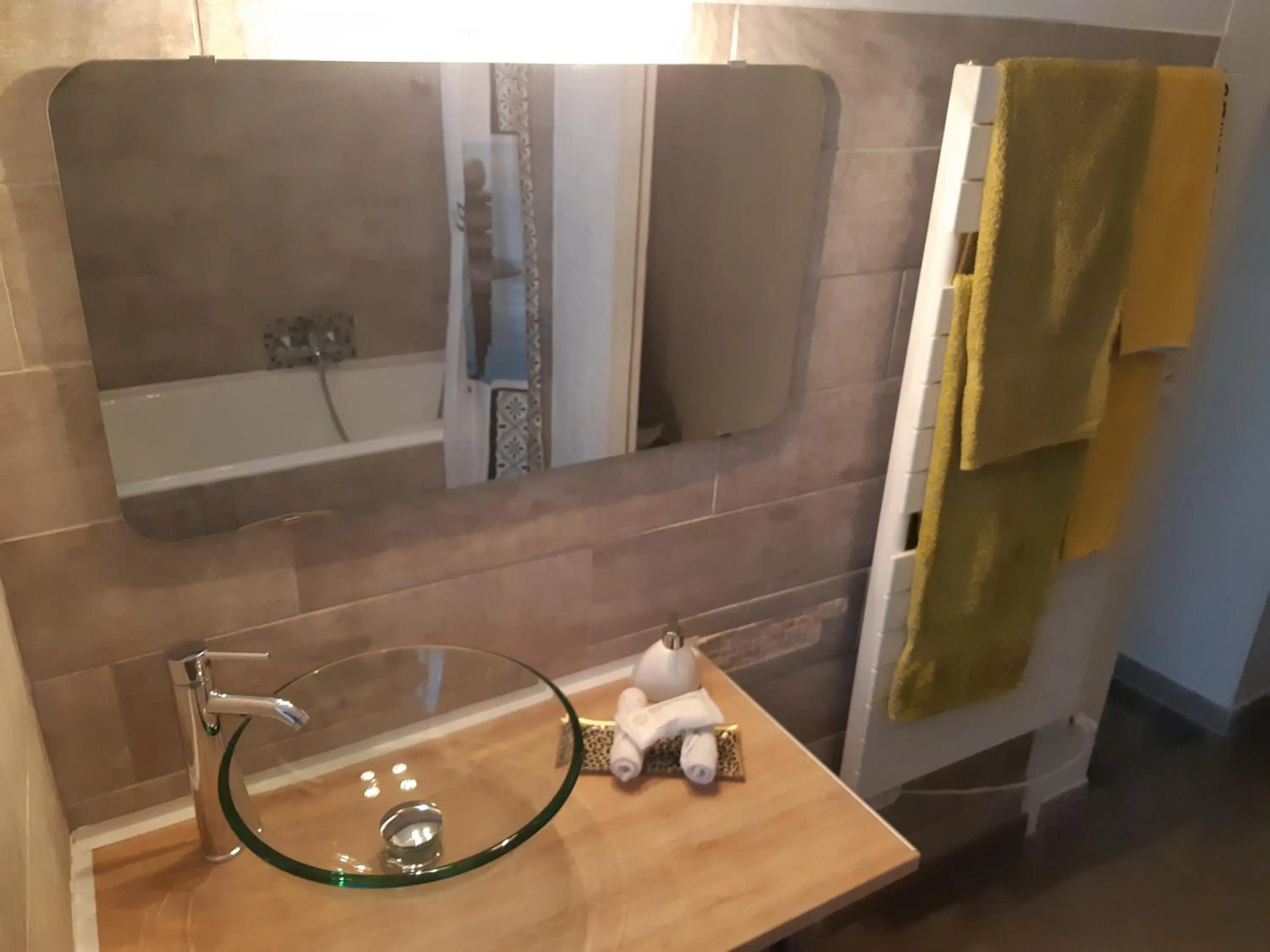 Bathroom in Bed and Breakfast P&P Nîmes-Centre