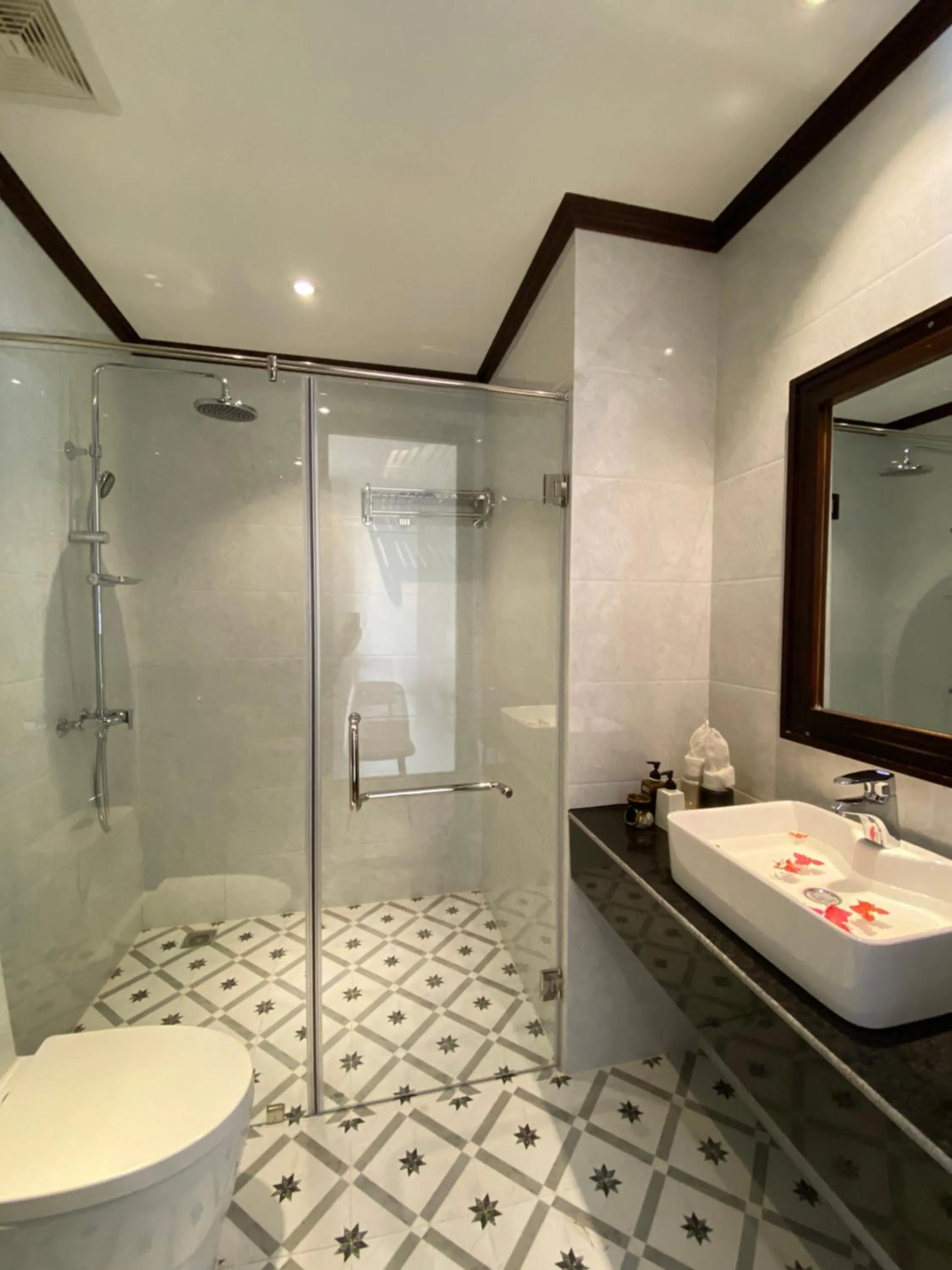 Shower in Meunna Boutique Hotel