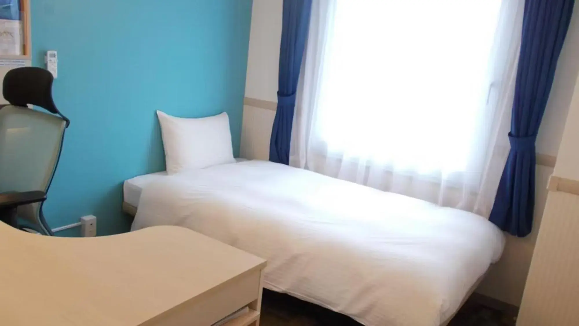 Bedroom, Bed in Toyoko Inn Osaka Tenjinbashi-suji Rokuchome Bedroom, Bed in Toyoko Inn Osaka Tenjinbashi-suji Rokuchome