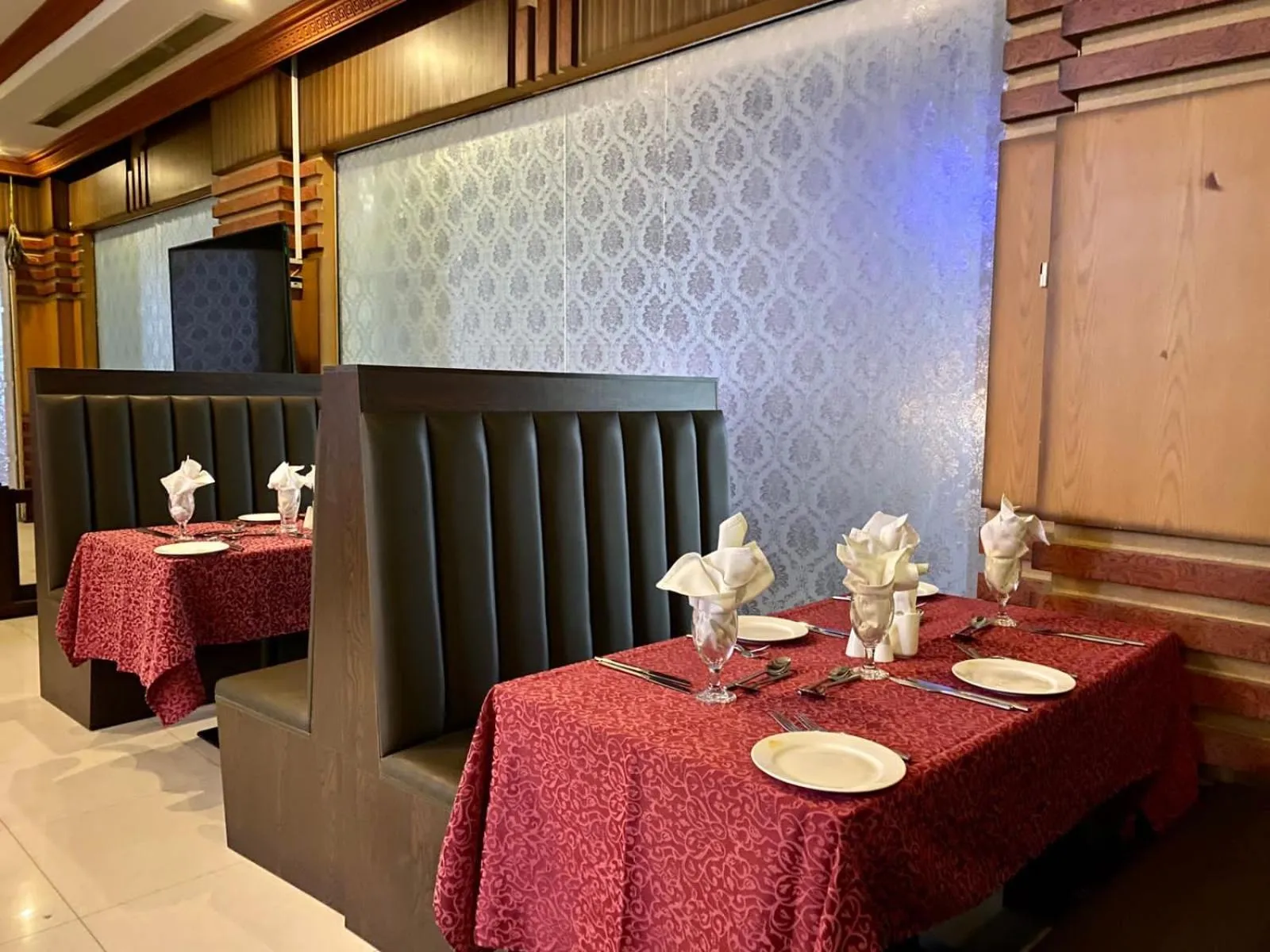 Restaurant/places to eat in Grand Inn Hotel