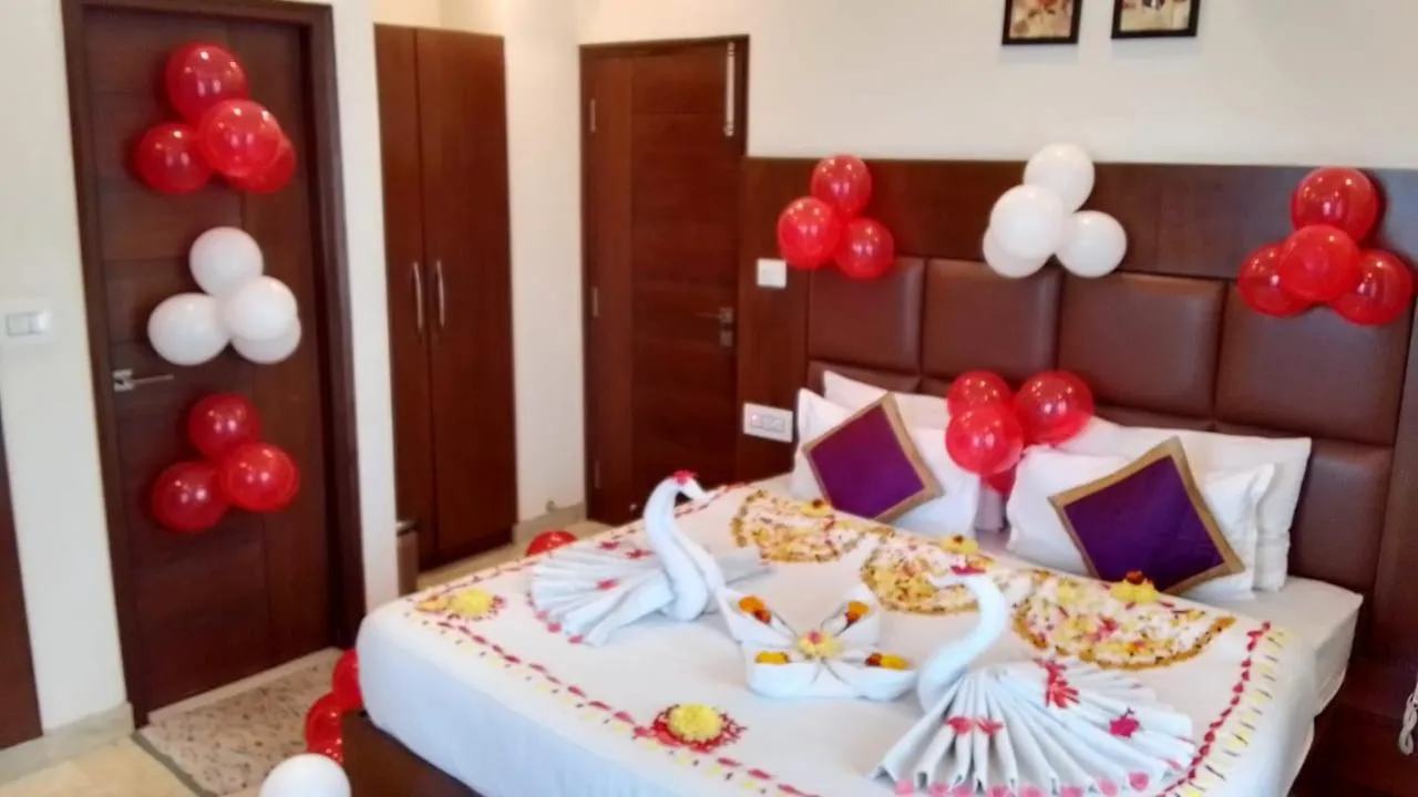 Bed in Hotel Crosswinds West