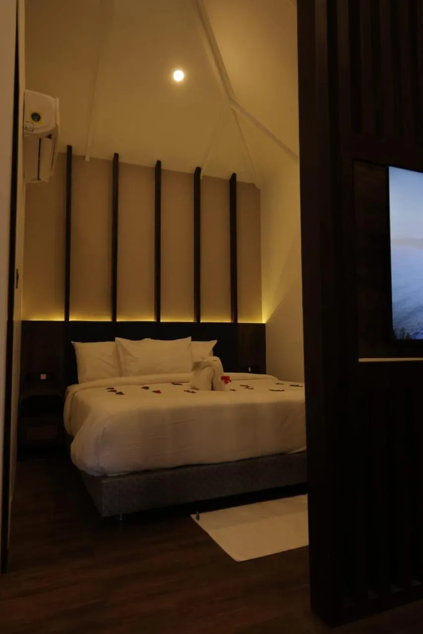 Phoenix Island Resort Poovar