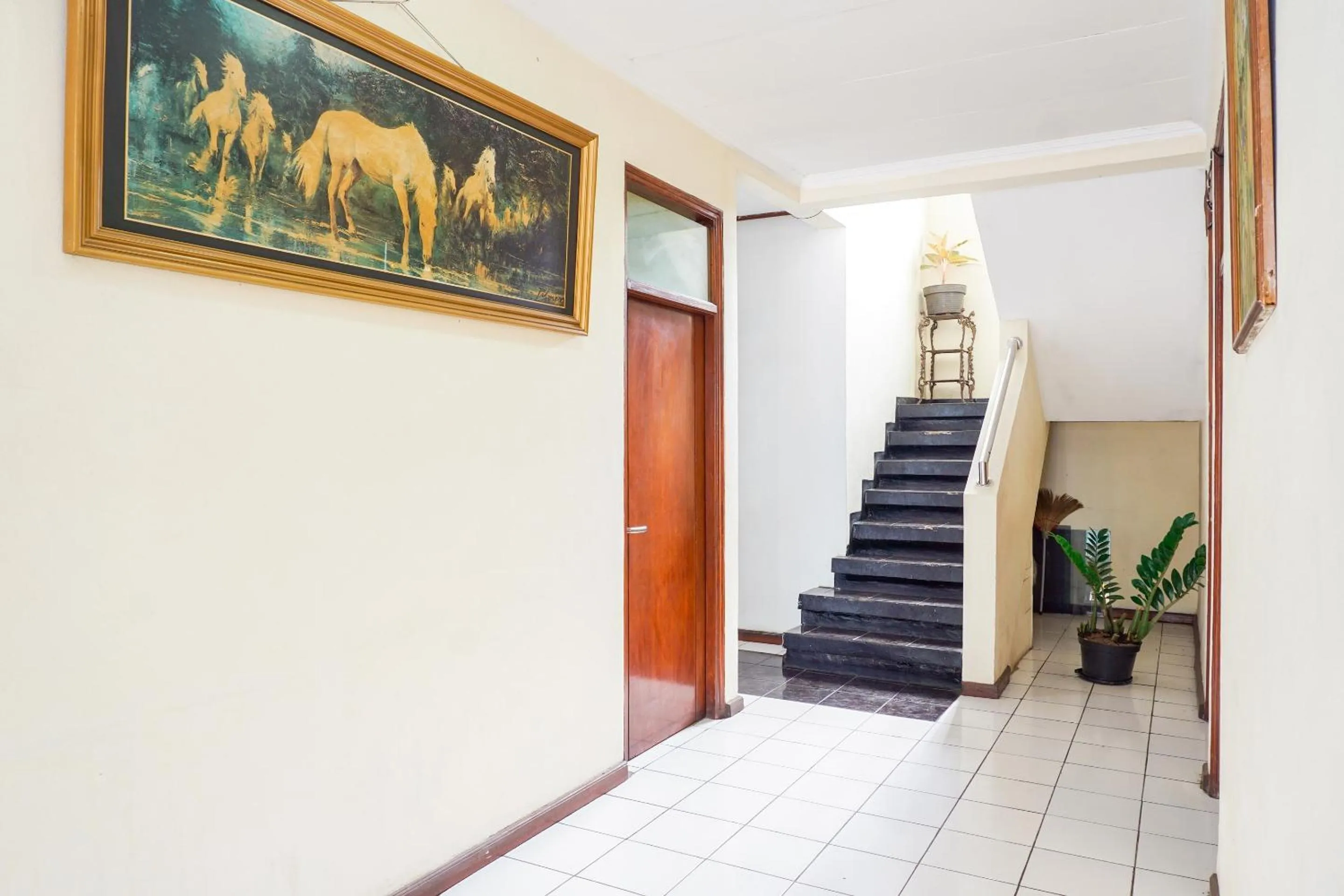 Lobby or reception in Hotel O Kebon Jeruk Near Gedung Sate Formerly Kurnia Hotel