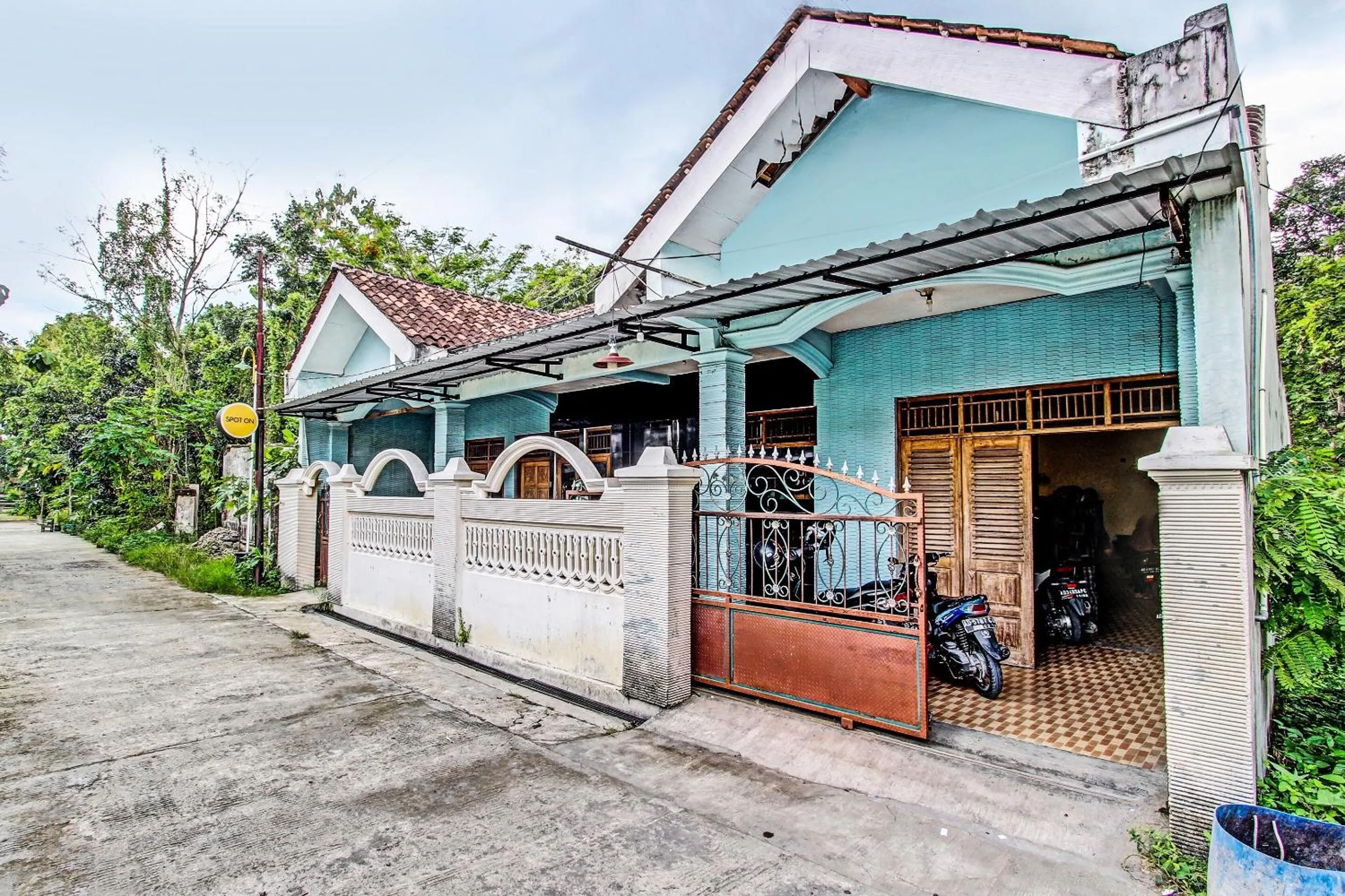 Facade/entrance in OYO Life 2546 Griya Widya Syariah