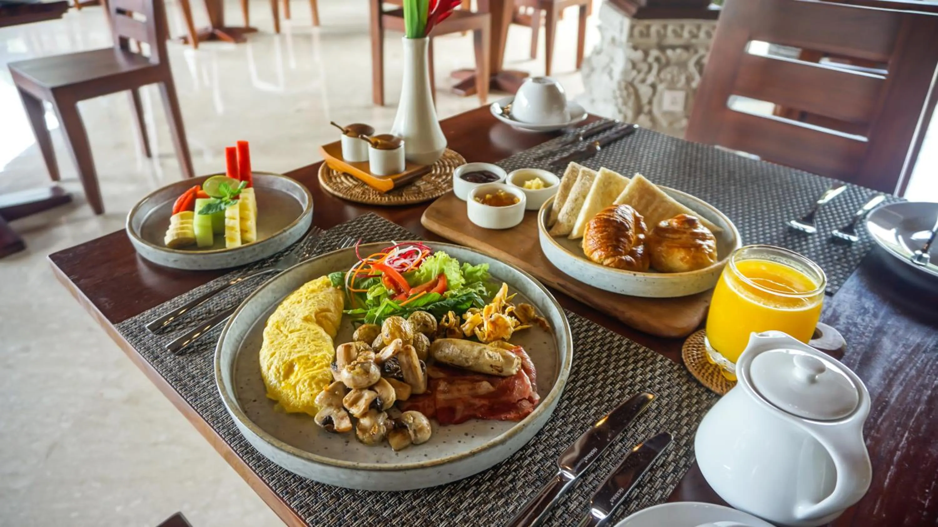 Restaurant/places to eat in Sakti Garden Resort & Spa