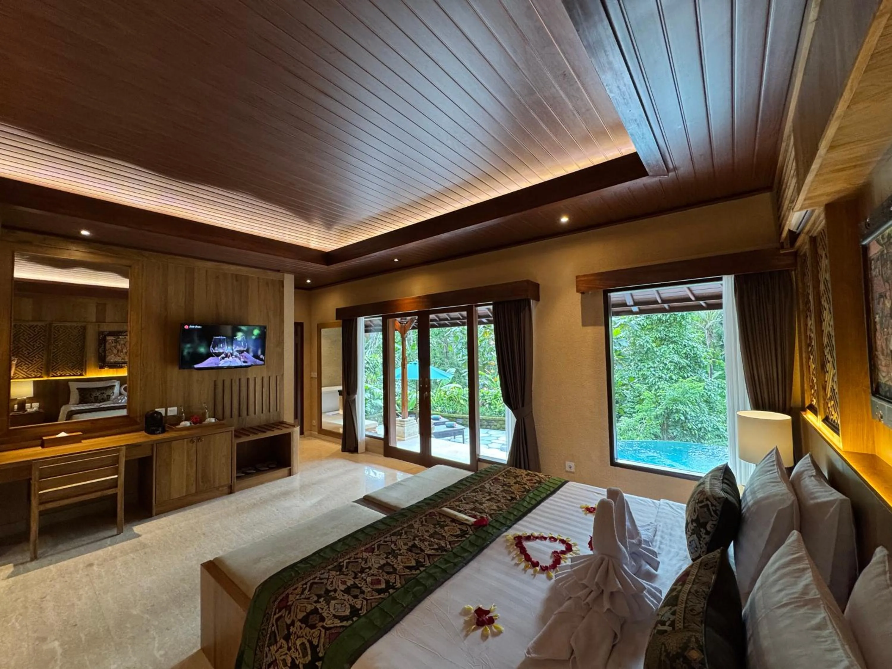 Bed in Sakti Garden Resort & Spa