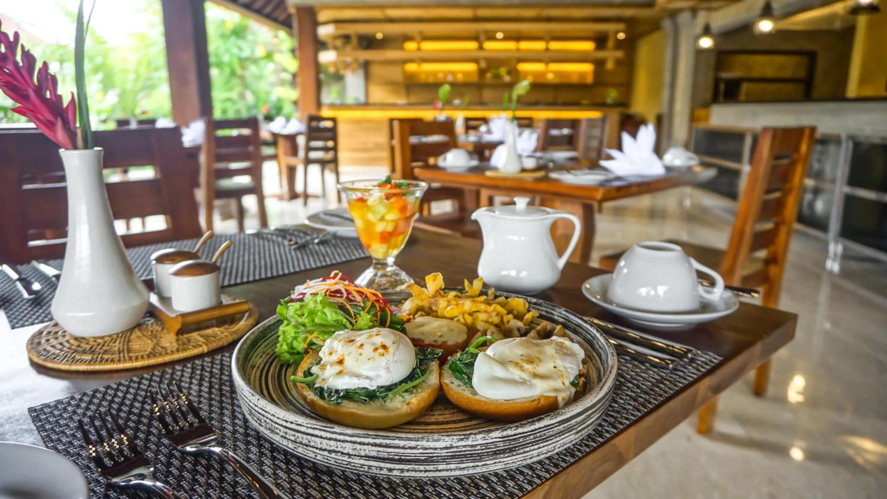 Restaurant/places to eat in Sakti Garden Resort & Spa