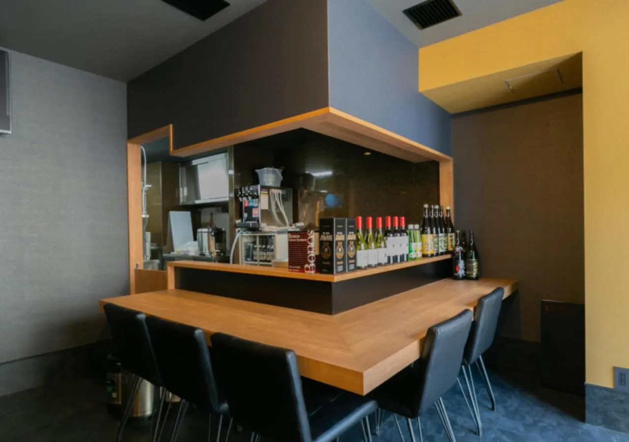 Restaurant/places to eat in Residence Saku