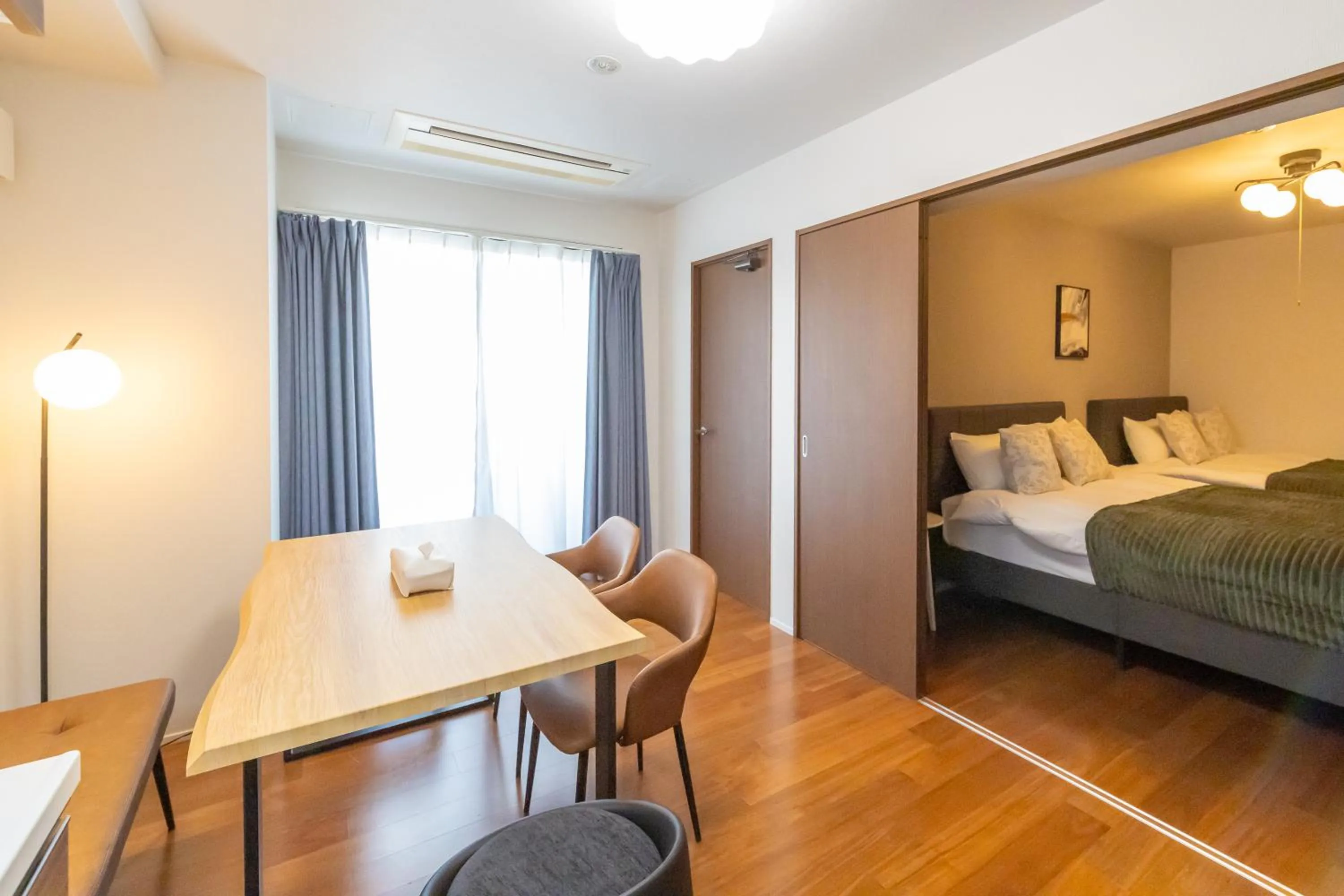 Living room, Bed in Shin-Imamiya Grand F
