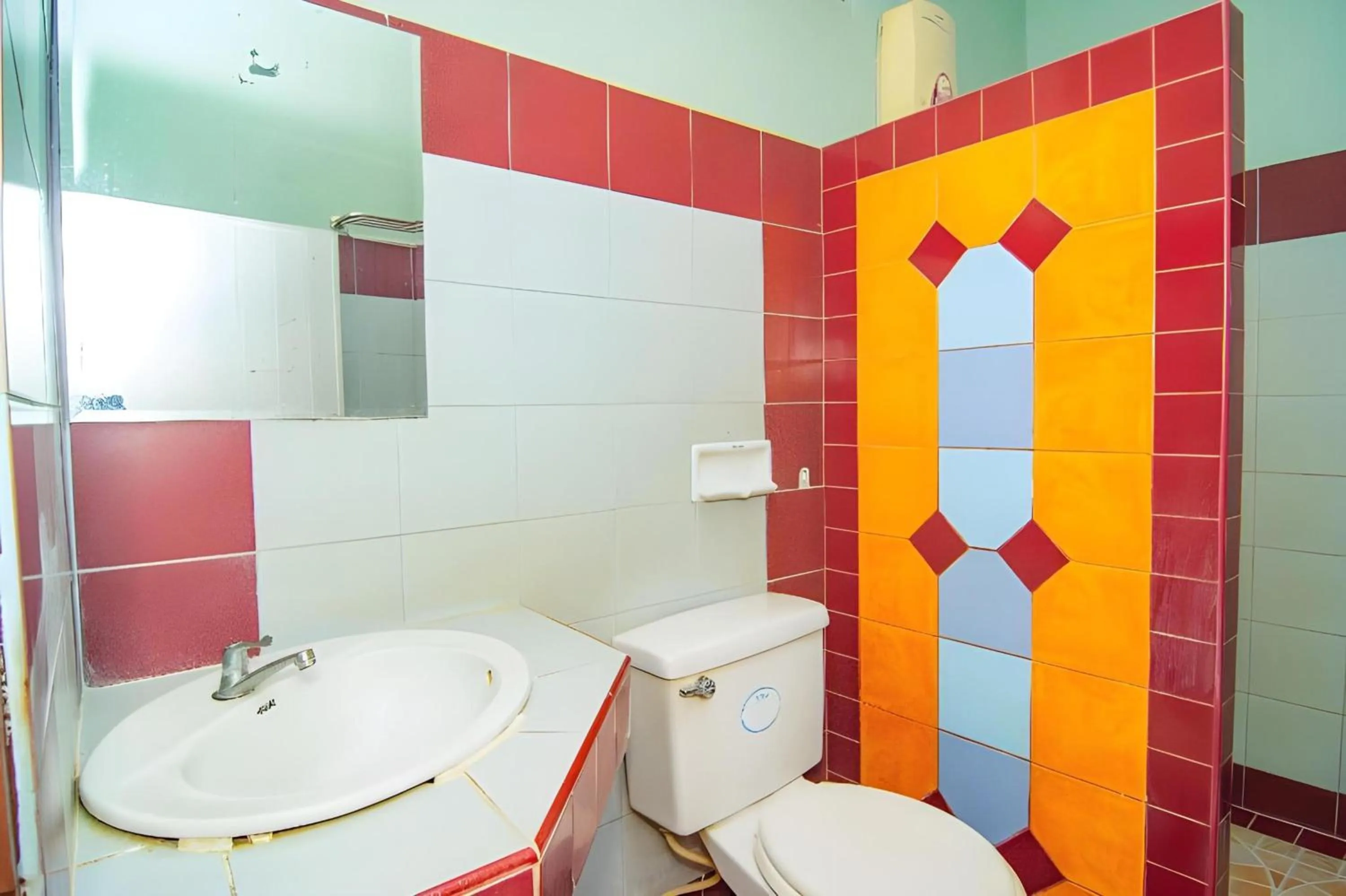 Bathroom in OYO 534 Phasuk Hotel