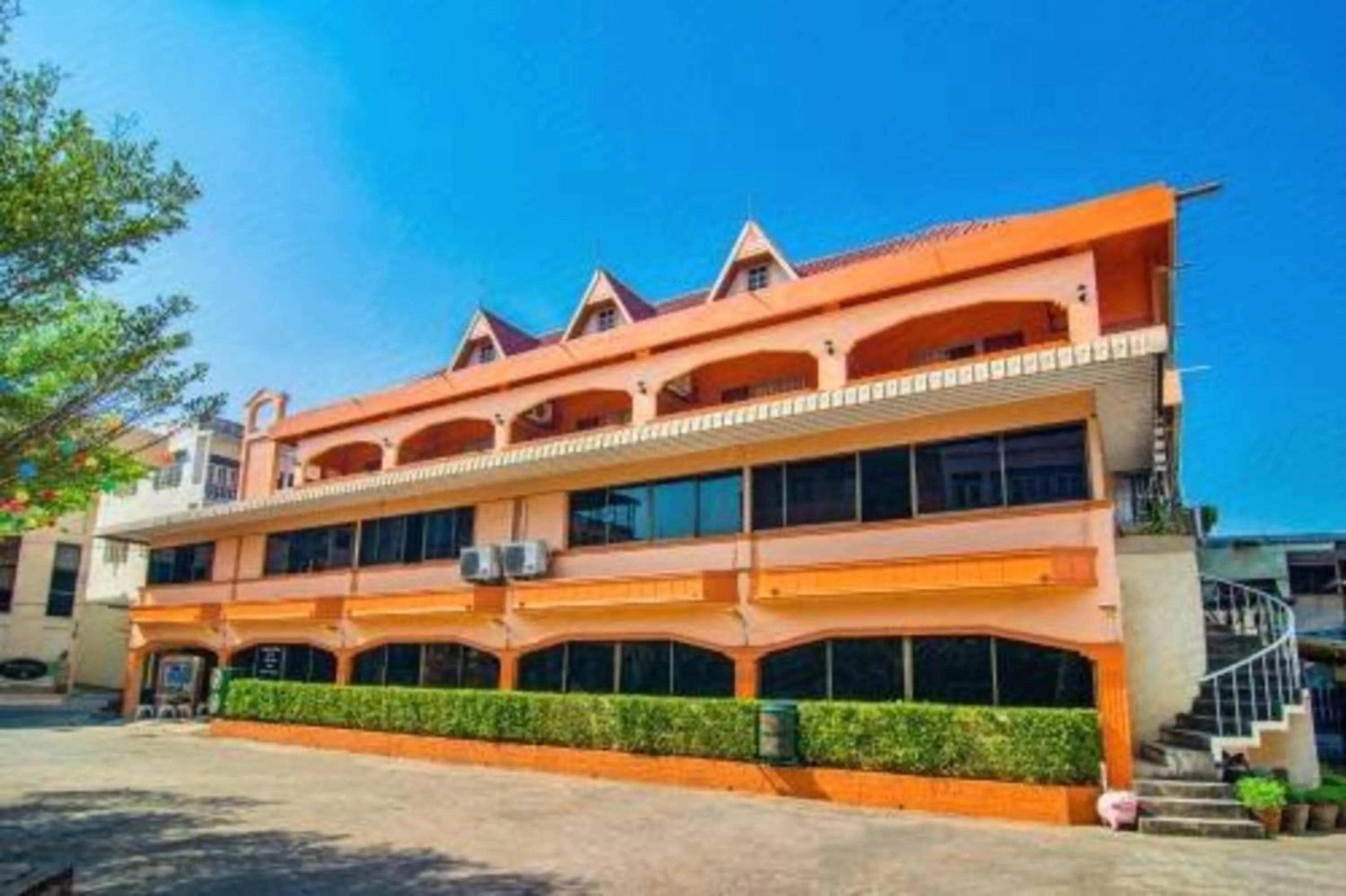 Property building in OYO 534 Phasuk Hotel
