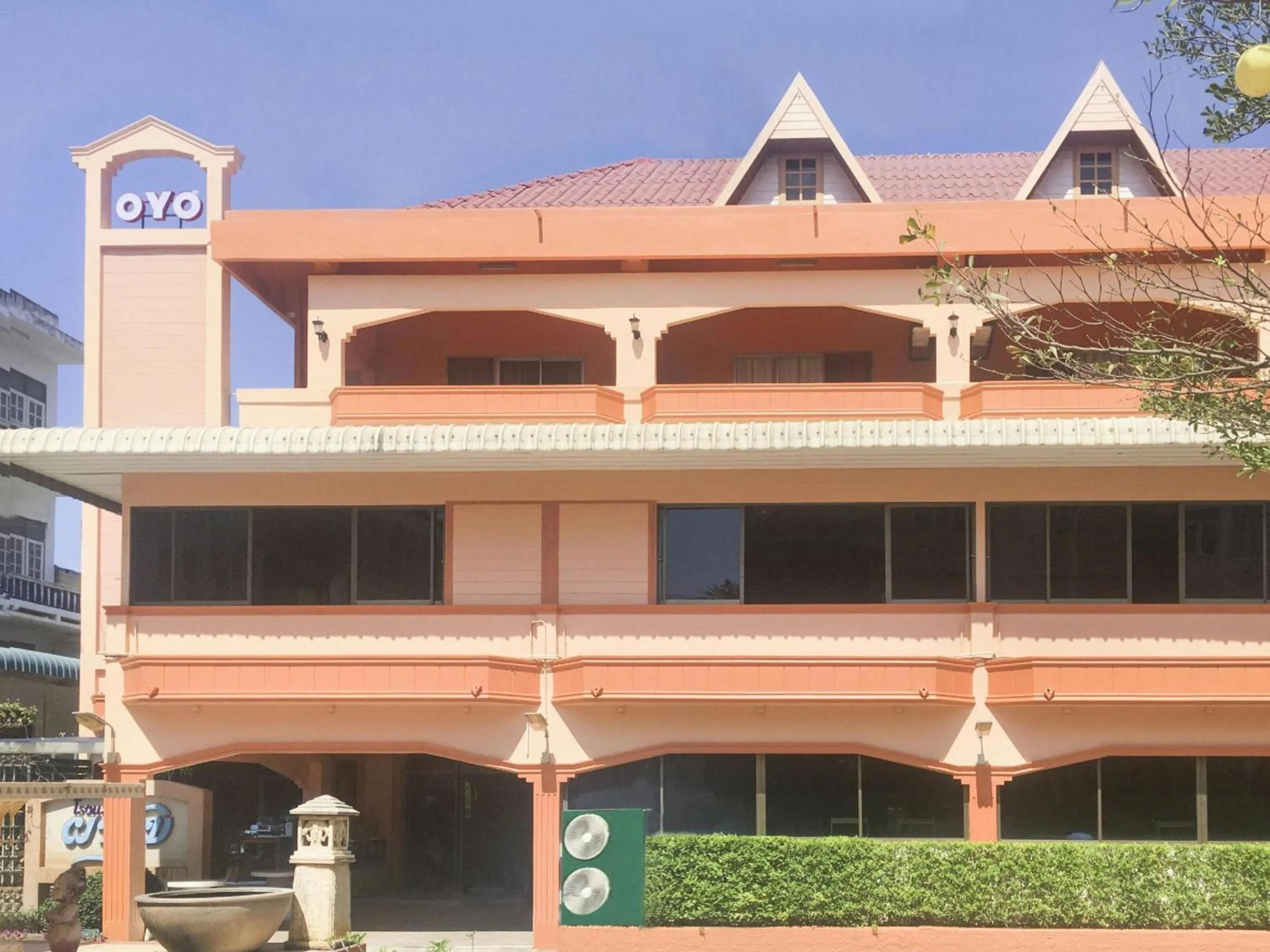 Property building in OYO 534 Phasuk Hotel