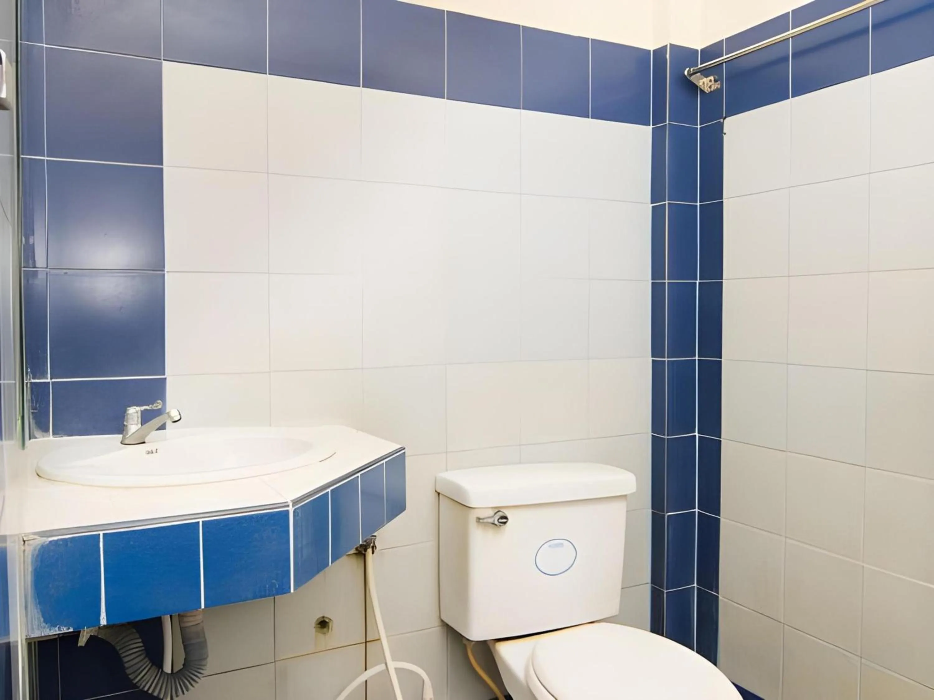 Bathroom in OYO 534 Phasuk Hotel