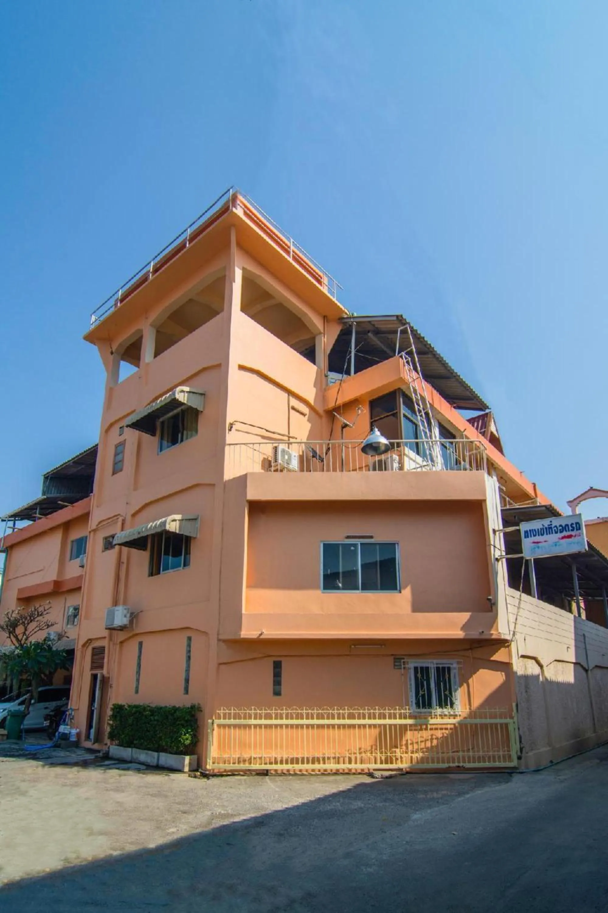 Neighbourhood in OYO 534 Phasuk Hotel