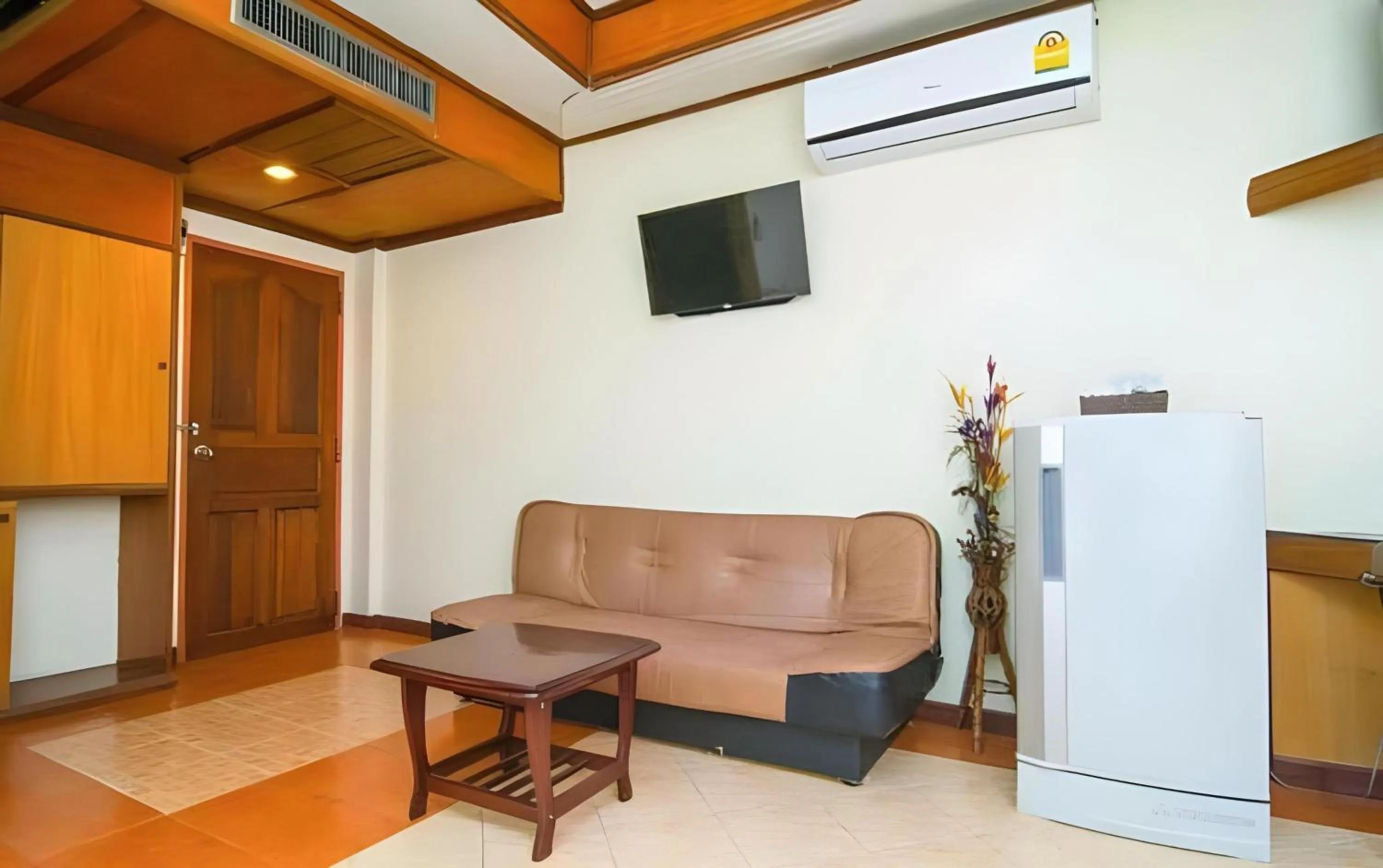 Living room in OYO 534 Phasuk Hotel