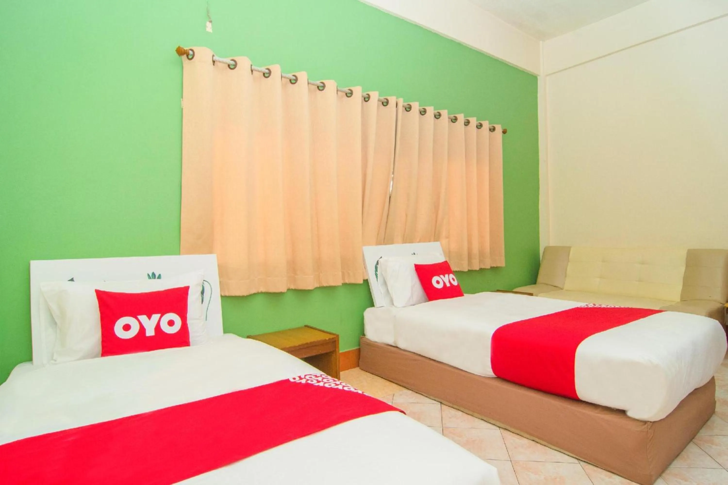 Bedroom, Bed in OYO 534 Phasuk Hotel