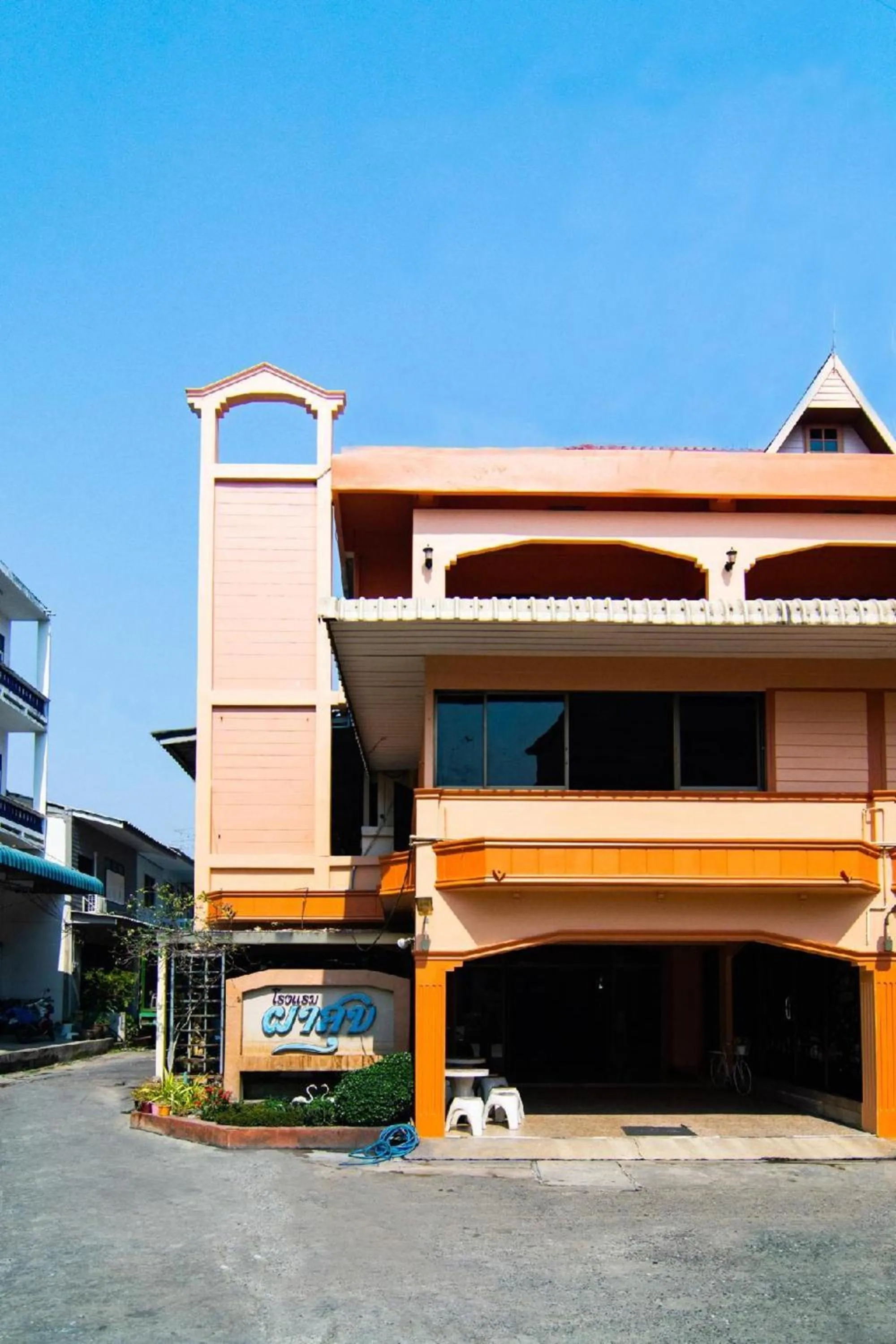 Neighbourhood in OYO 534 Phasuk Hotel