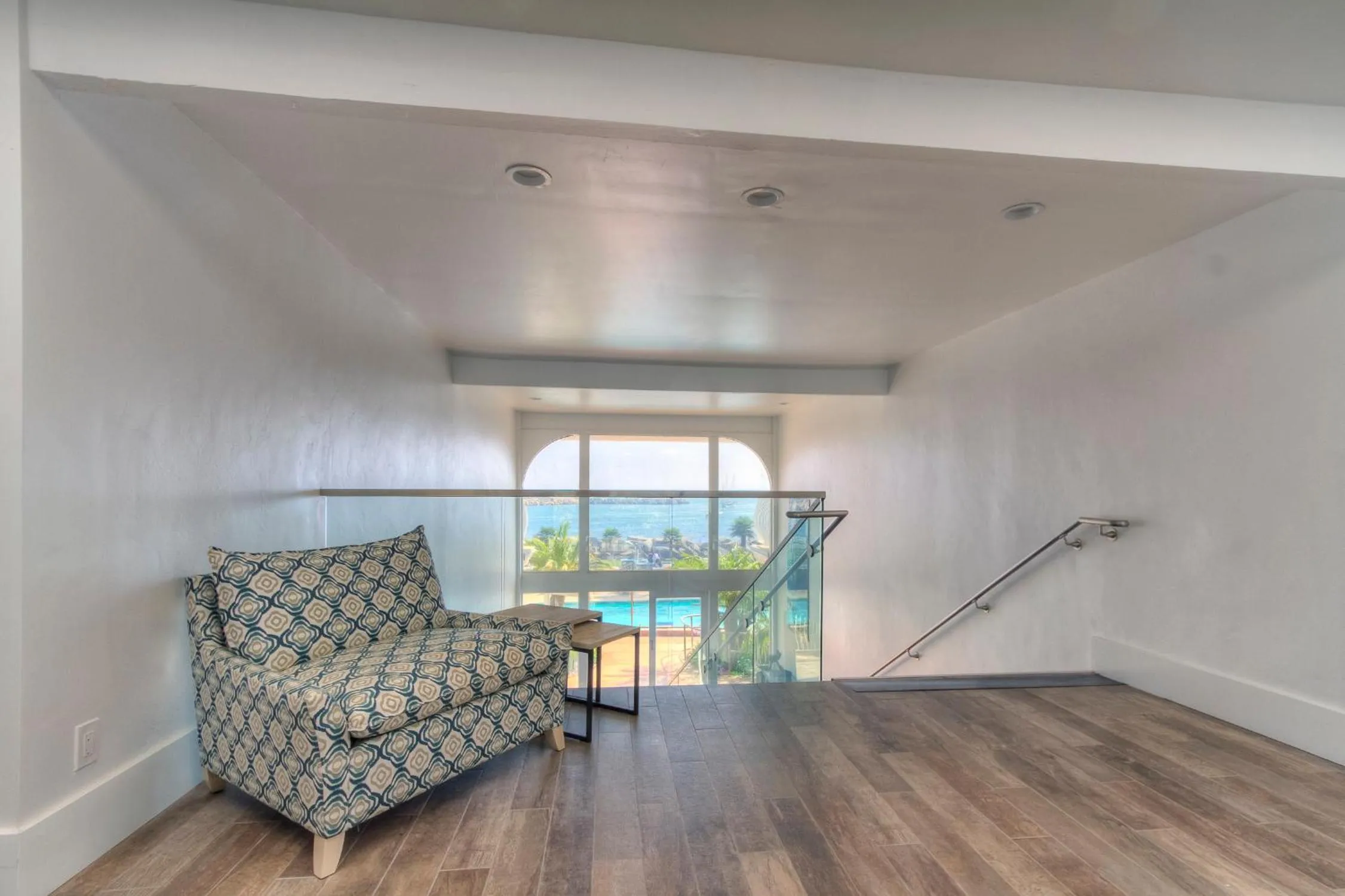 Communal lounge/ TV room in Oceanside Marina Suites - A Waterfront Hotel