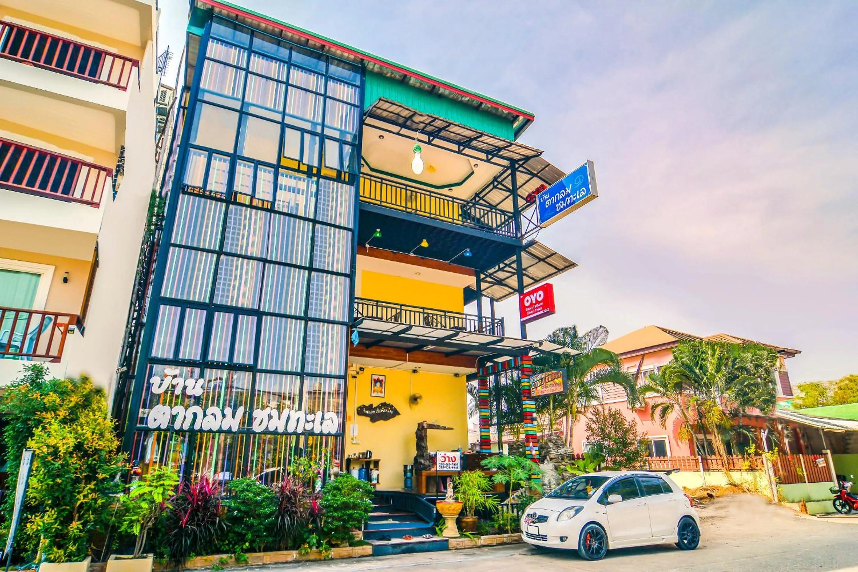 Facade/entrance in Baan Taklom Chomtalay