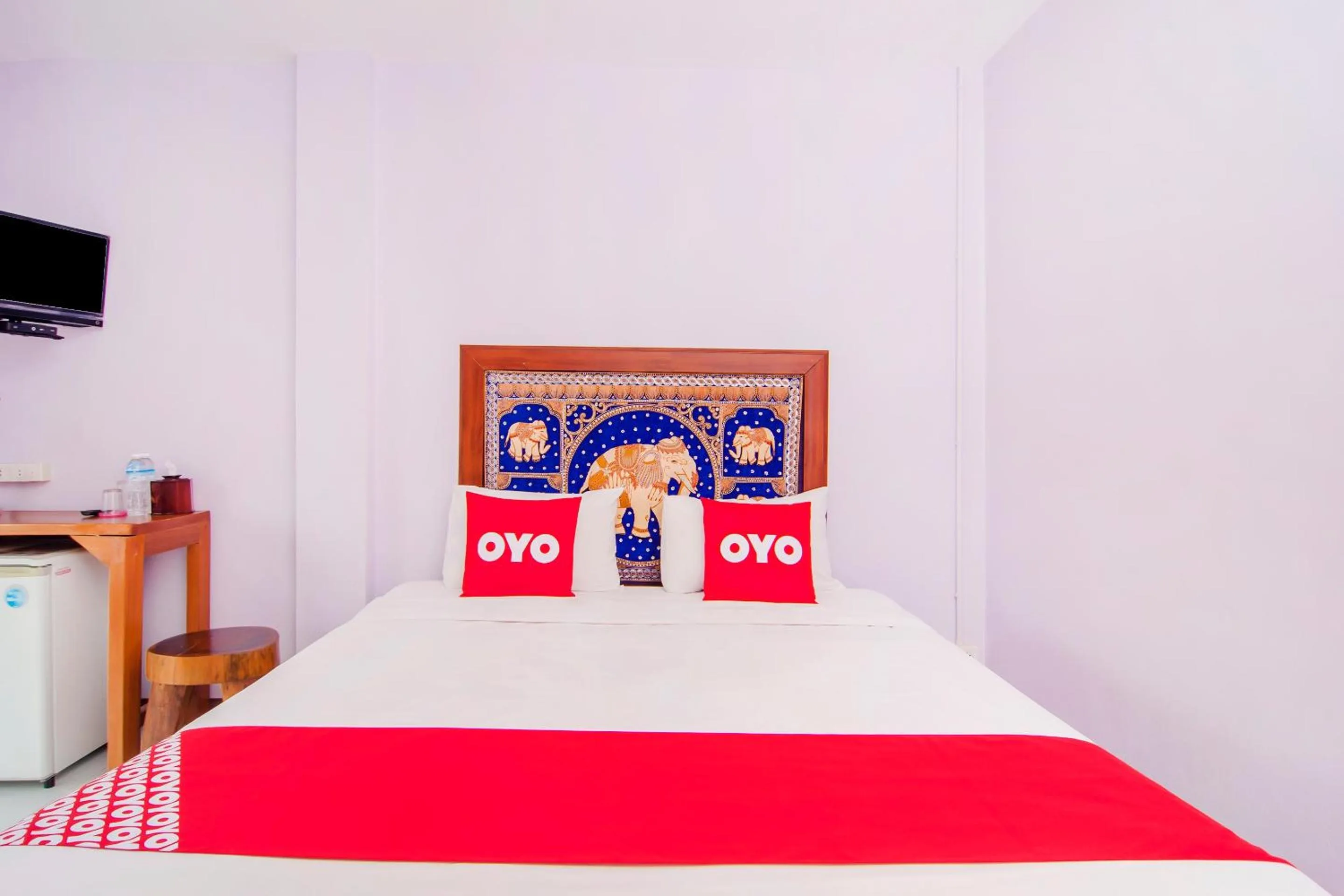 Bedroom, Bed in Baan Taklom Chomtalay