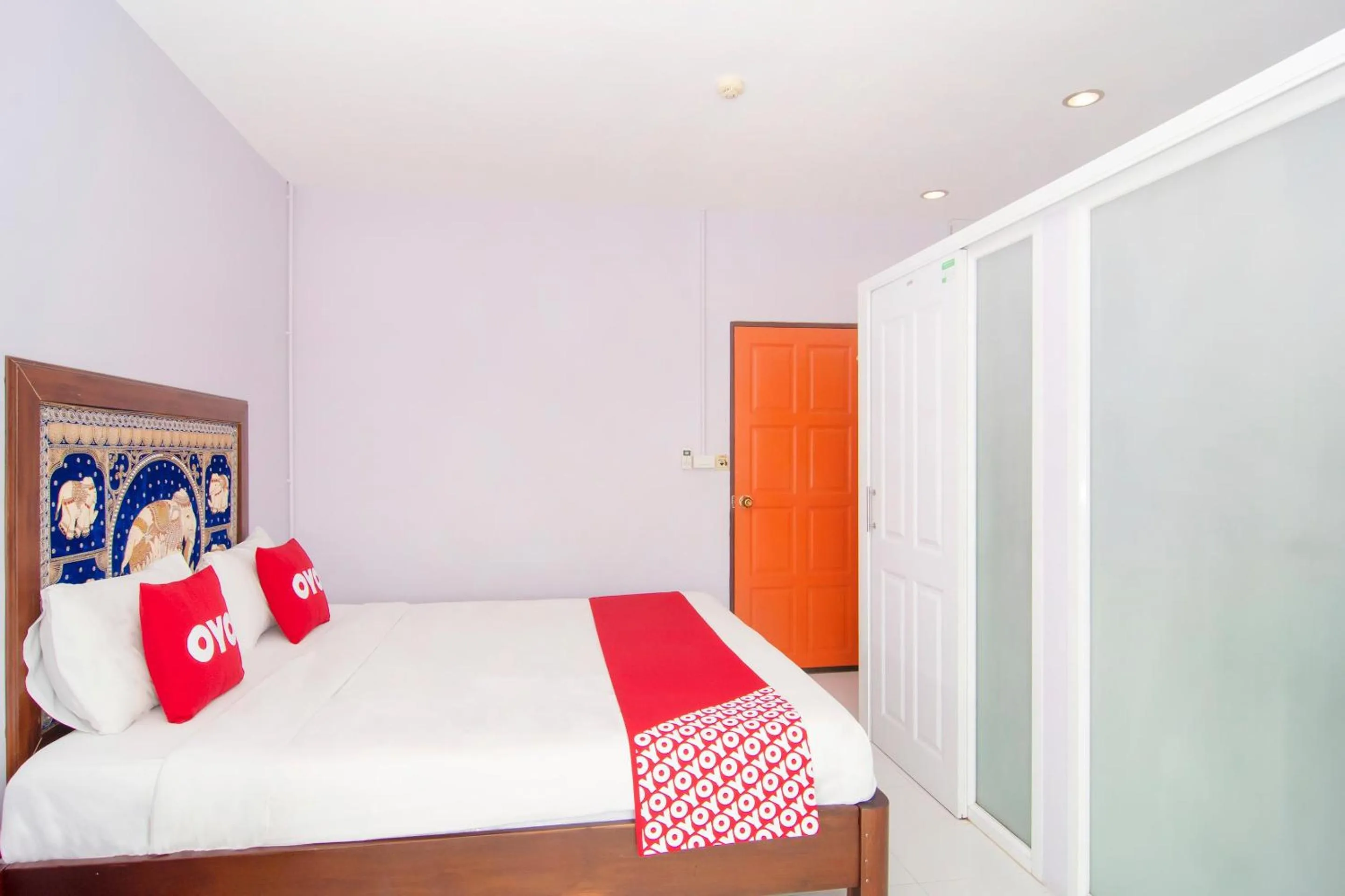 Bedroom, Bed in Baan Taklom Chomtalay