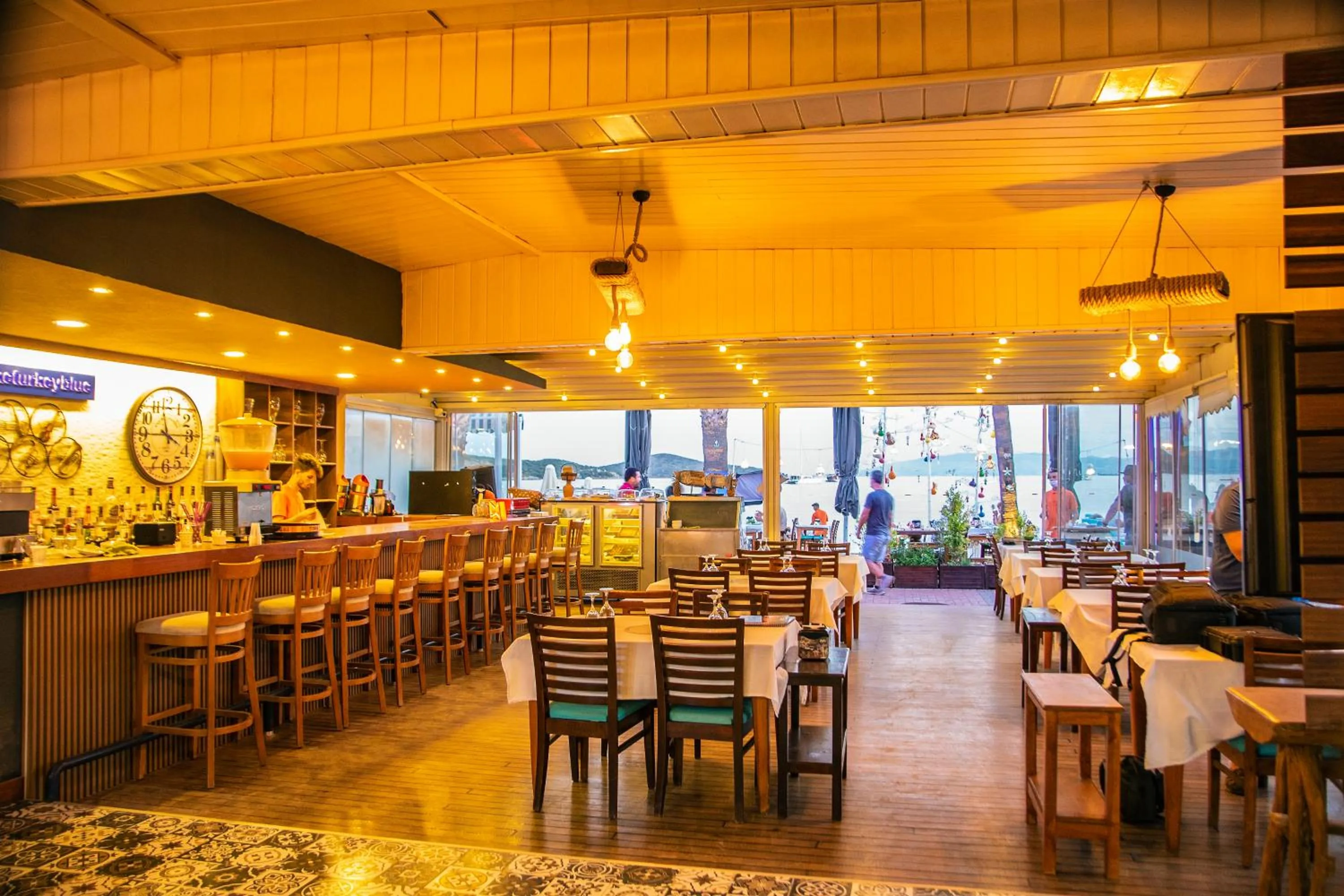 Restaurant/places to eat in Blue Bay Beach Hotel