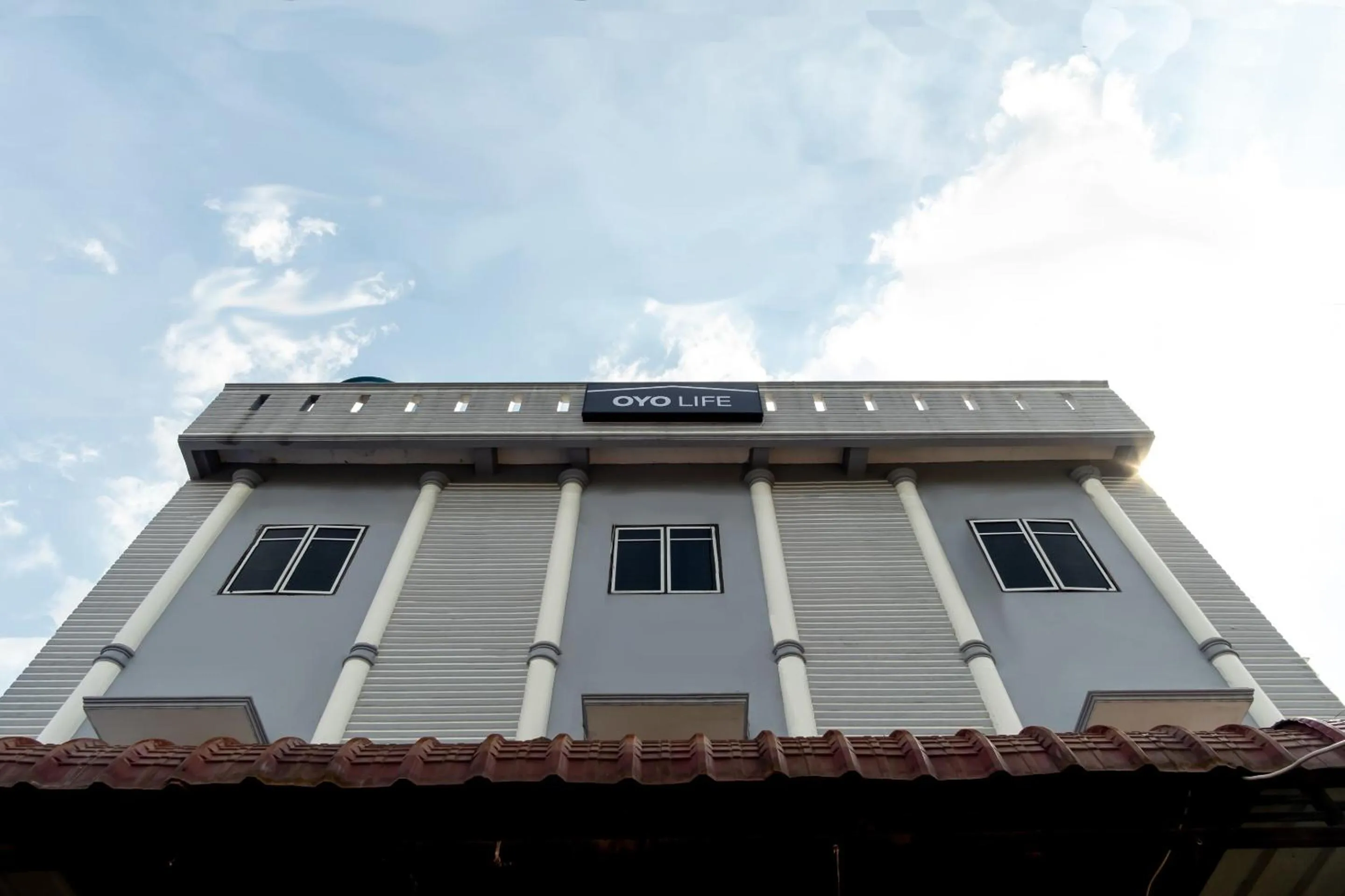 Facade/entrance in OYO Life 1839 Samantha Kost