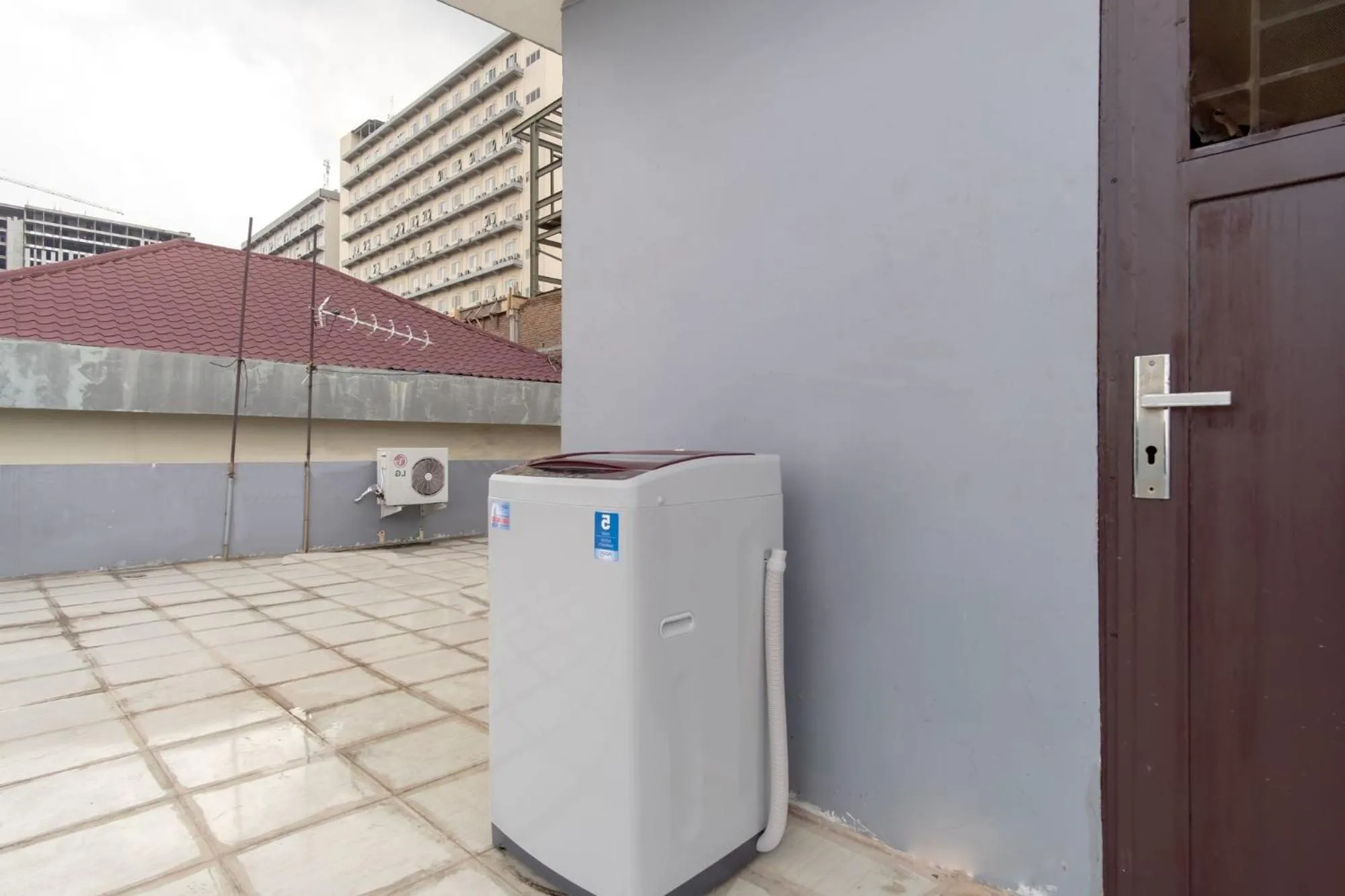 Area and facilities in OYO Life 1839 Samantha Kost