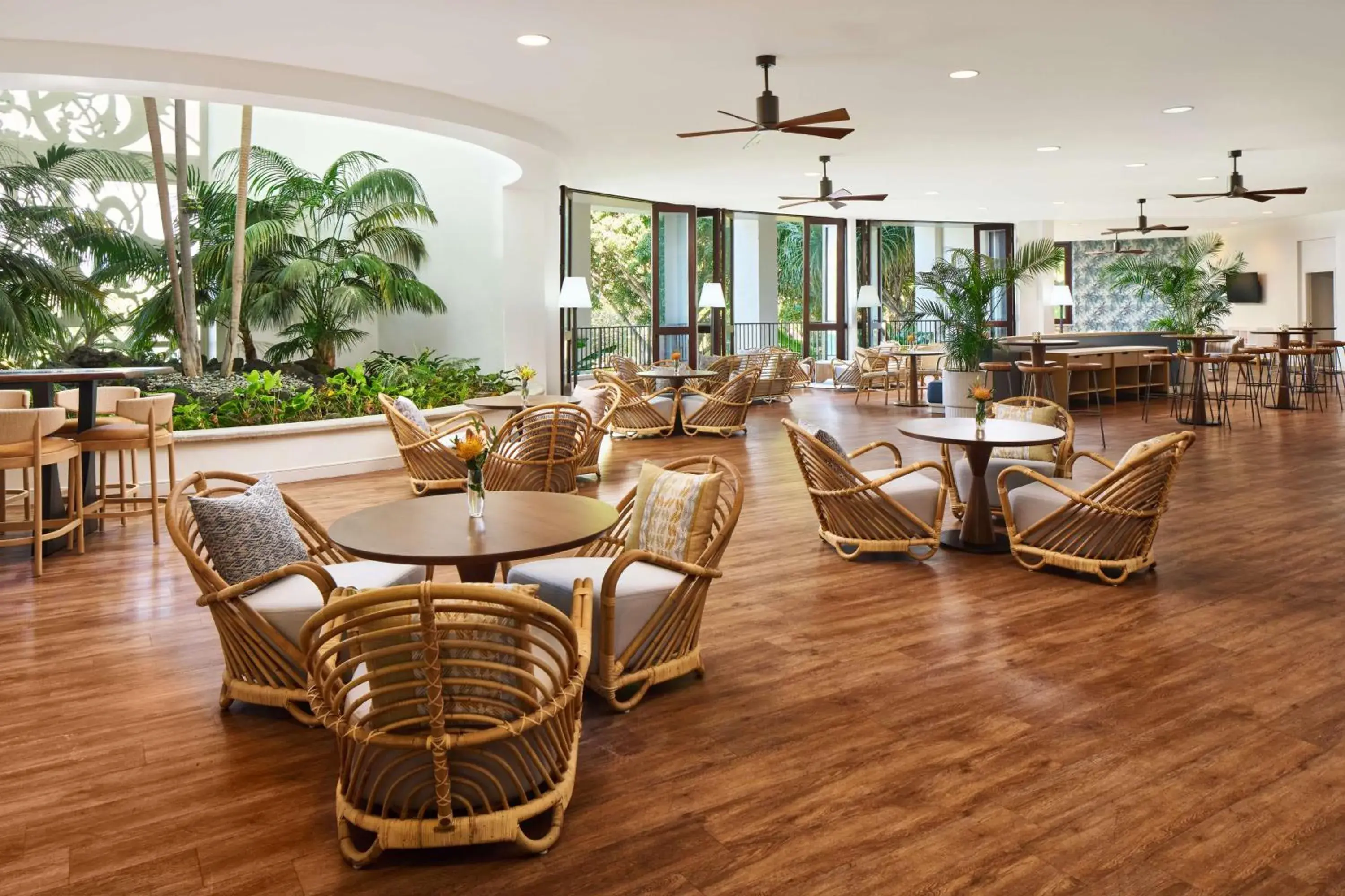 Lounge or bar in OUTRIGGER Kona Resort and Spa Lounge or bar in OUTRIGGER Kona Resort and Spa
