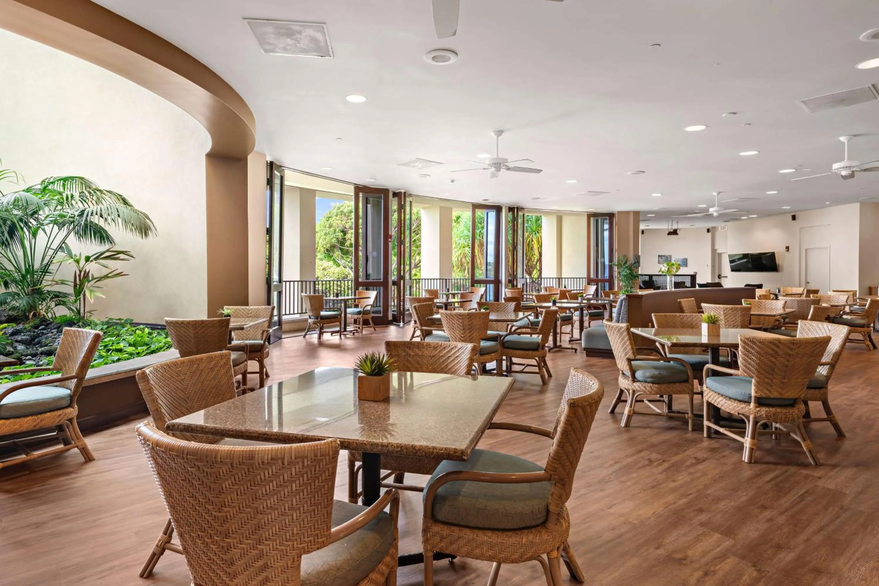Lounge or bar in OUTRIGGER Kona Resort and Spa