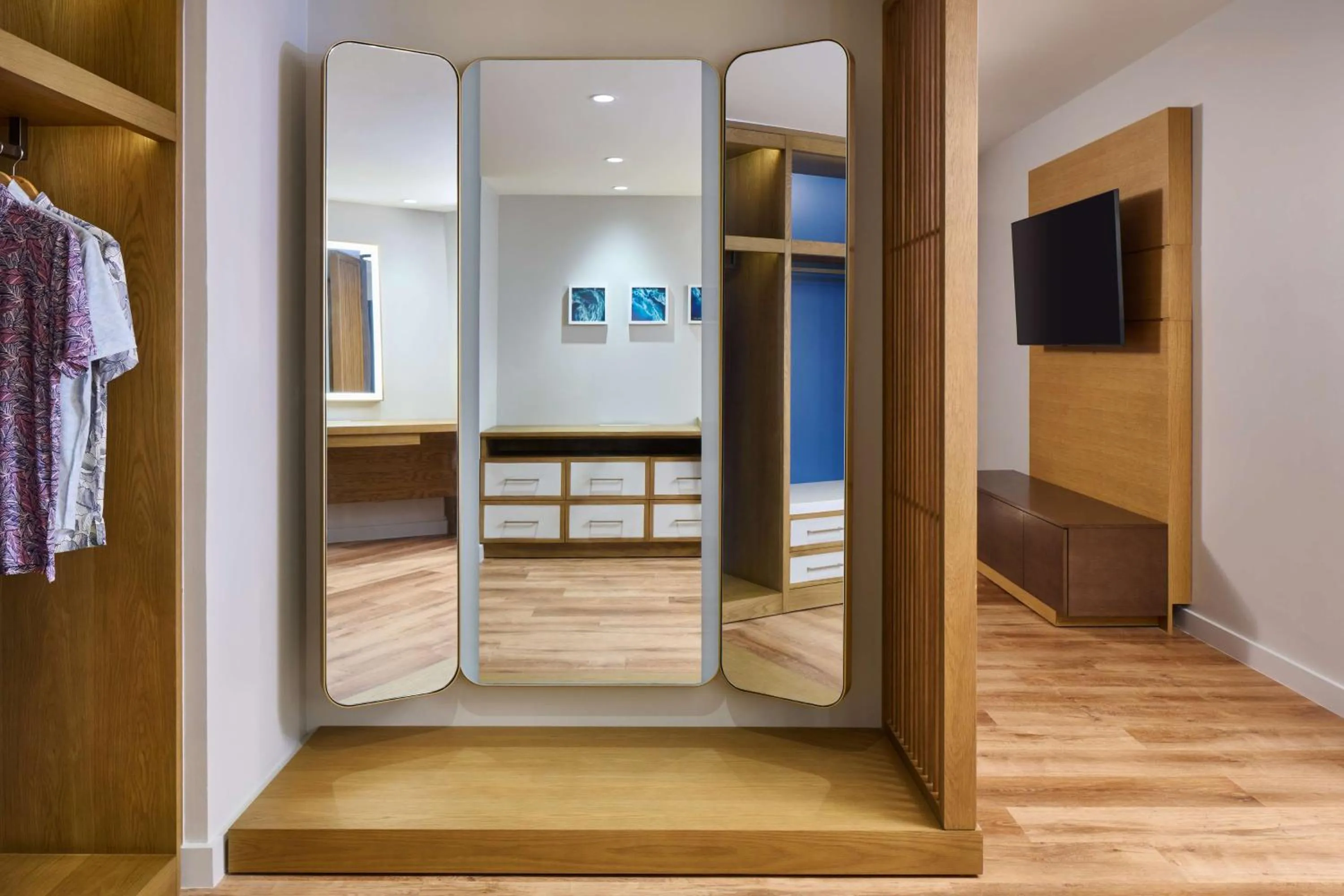 Photo of the whole room, Bed in OUTRIGGER Kona Resort and Spa