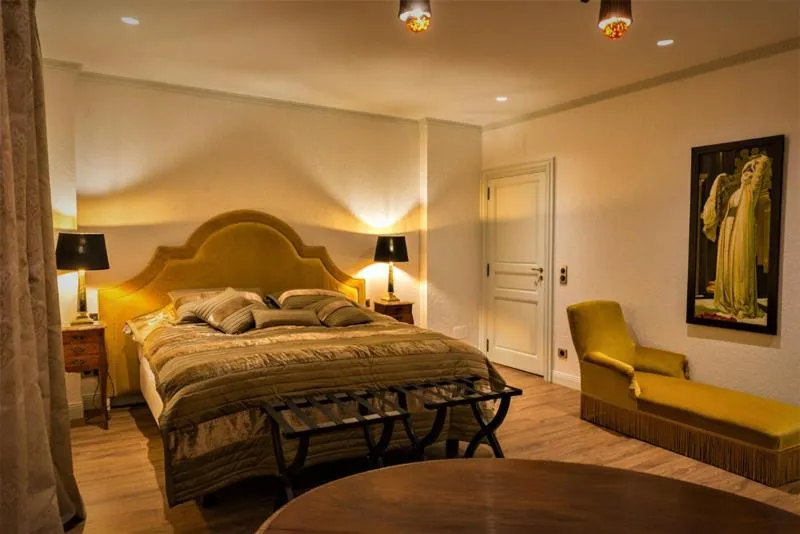 Photo of the whole room, Bed in Chateau du Bec du Gave