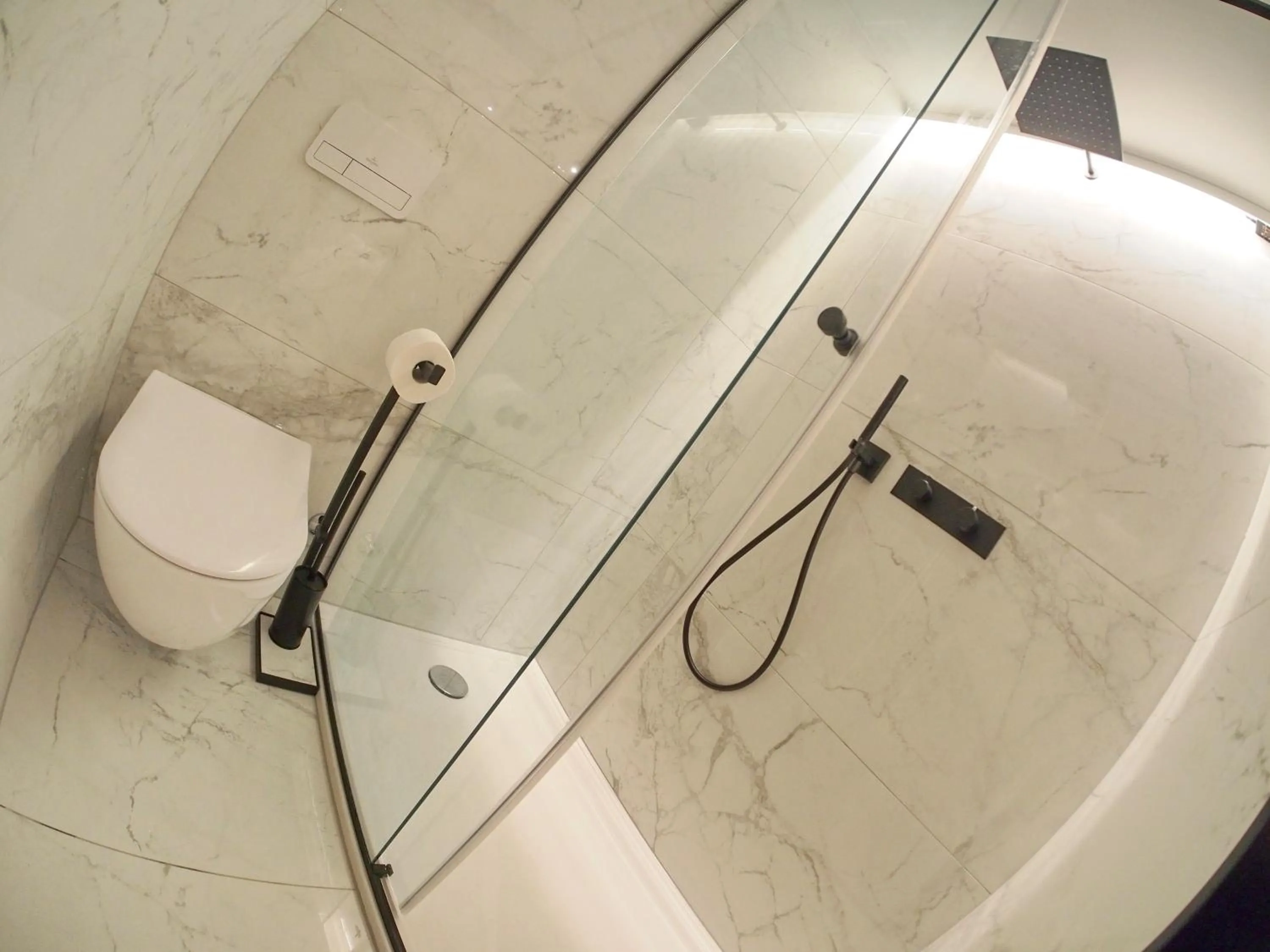 Shower in La Vita e Bella III