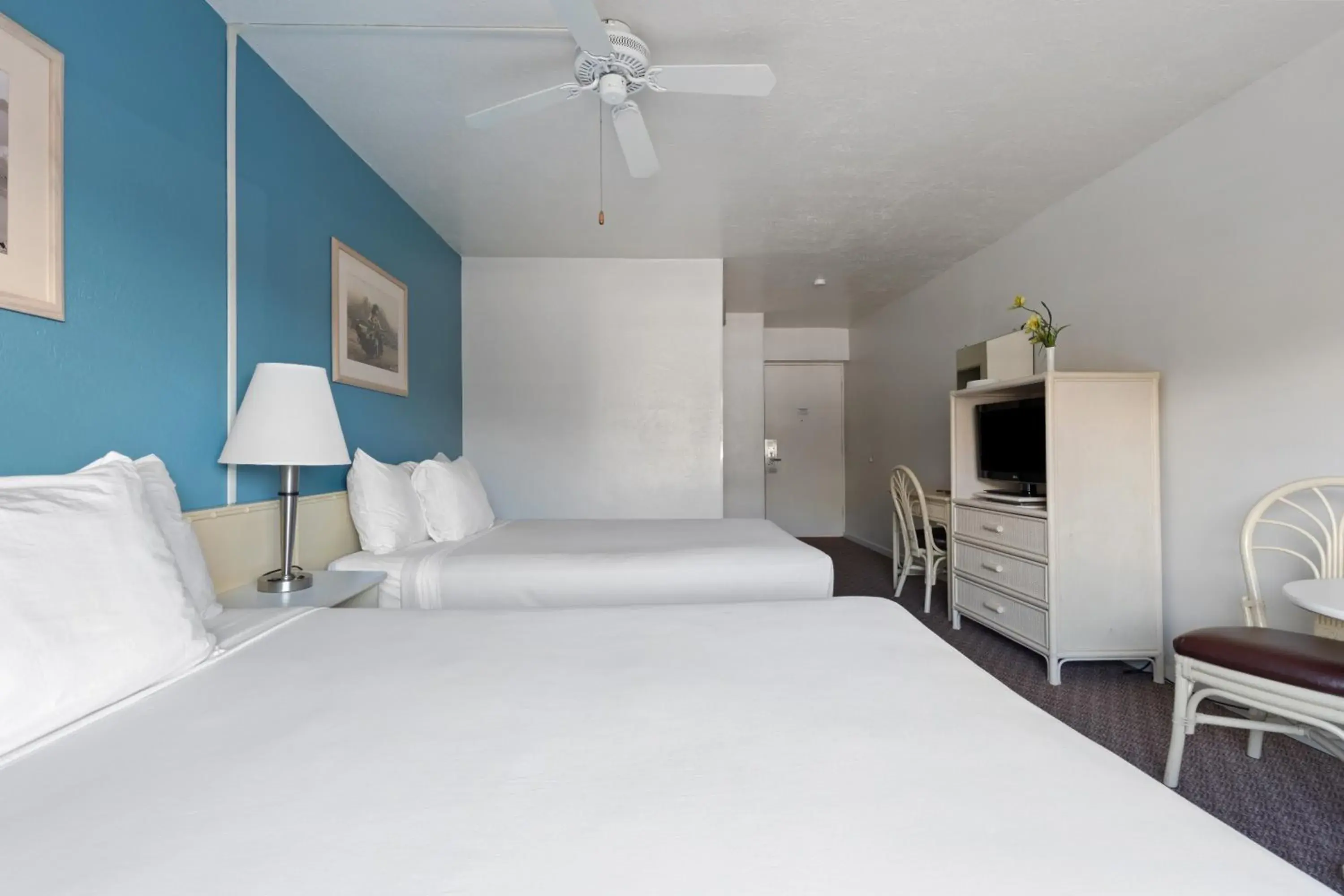 Bed in Maui Seaside Hotel Bed in Maui Seaside Hotel