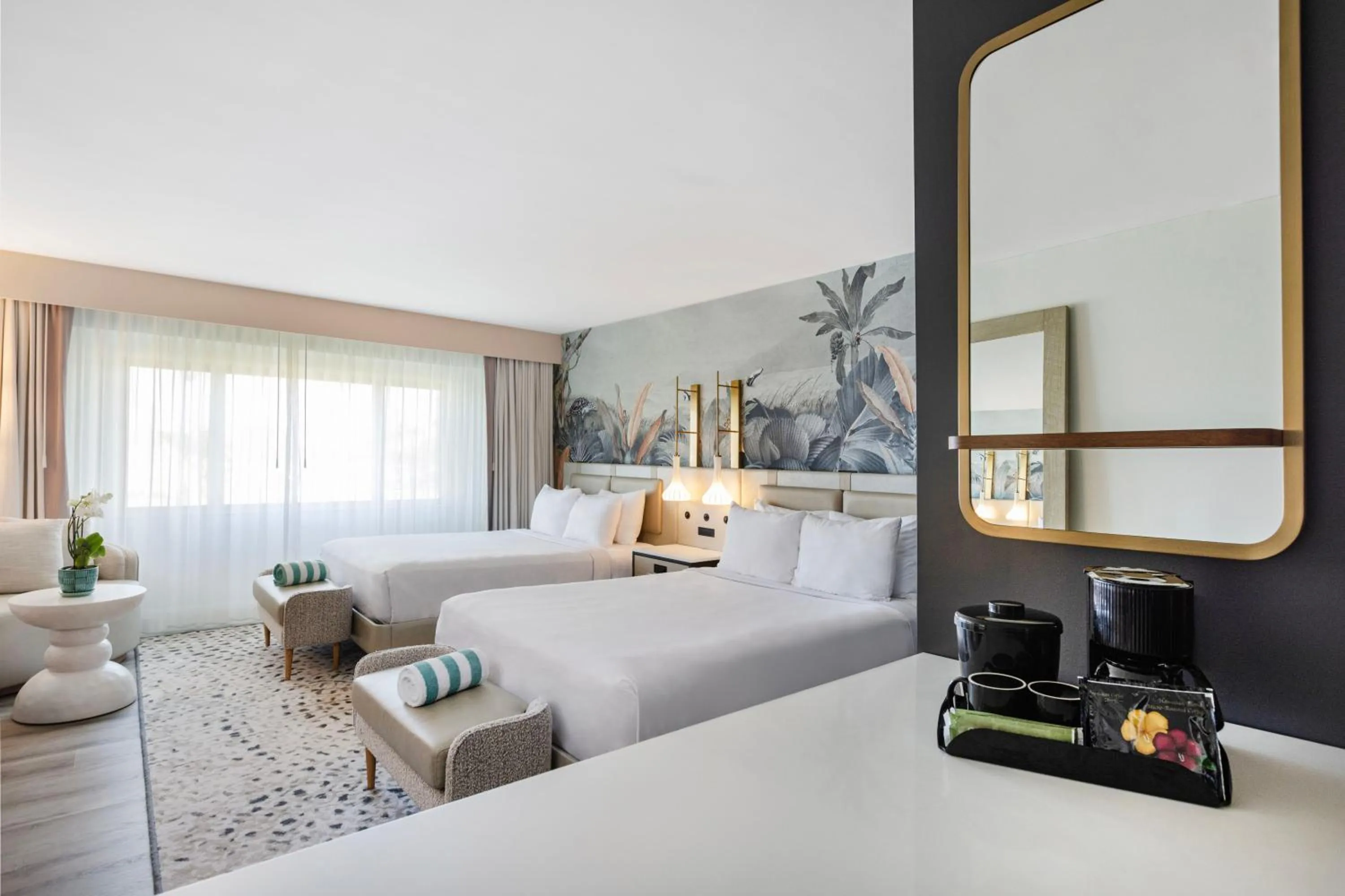 Bedroom, Bed in Maui Seaside Hotel