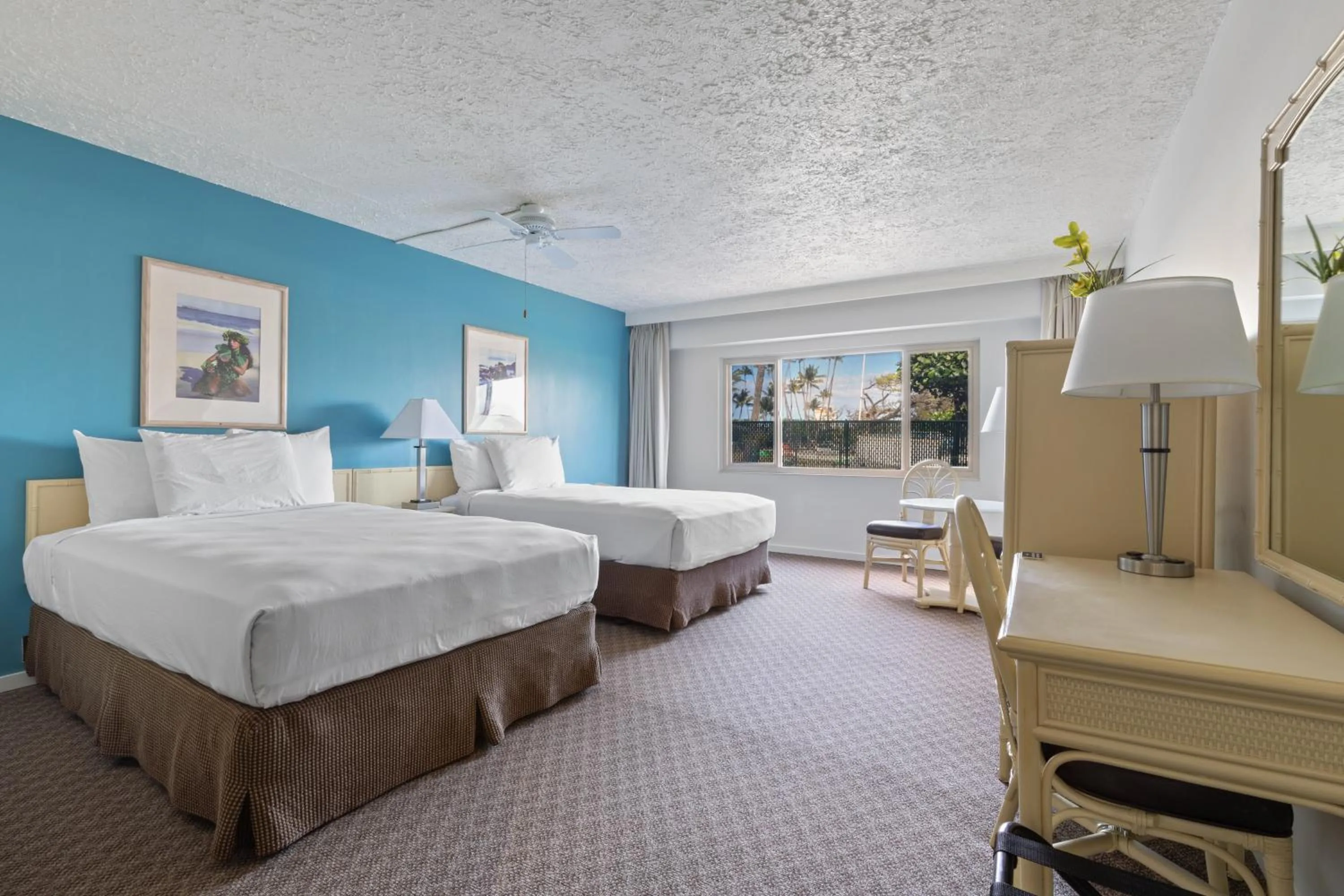 Bed in Maui Seaside Hotel