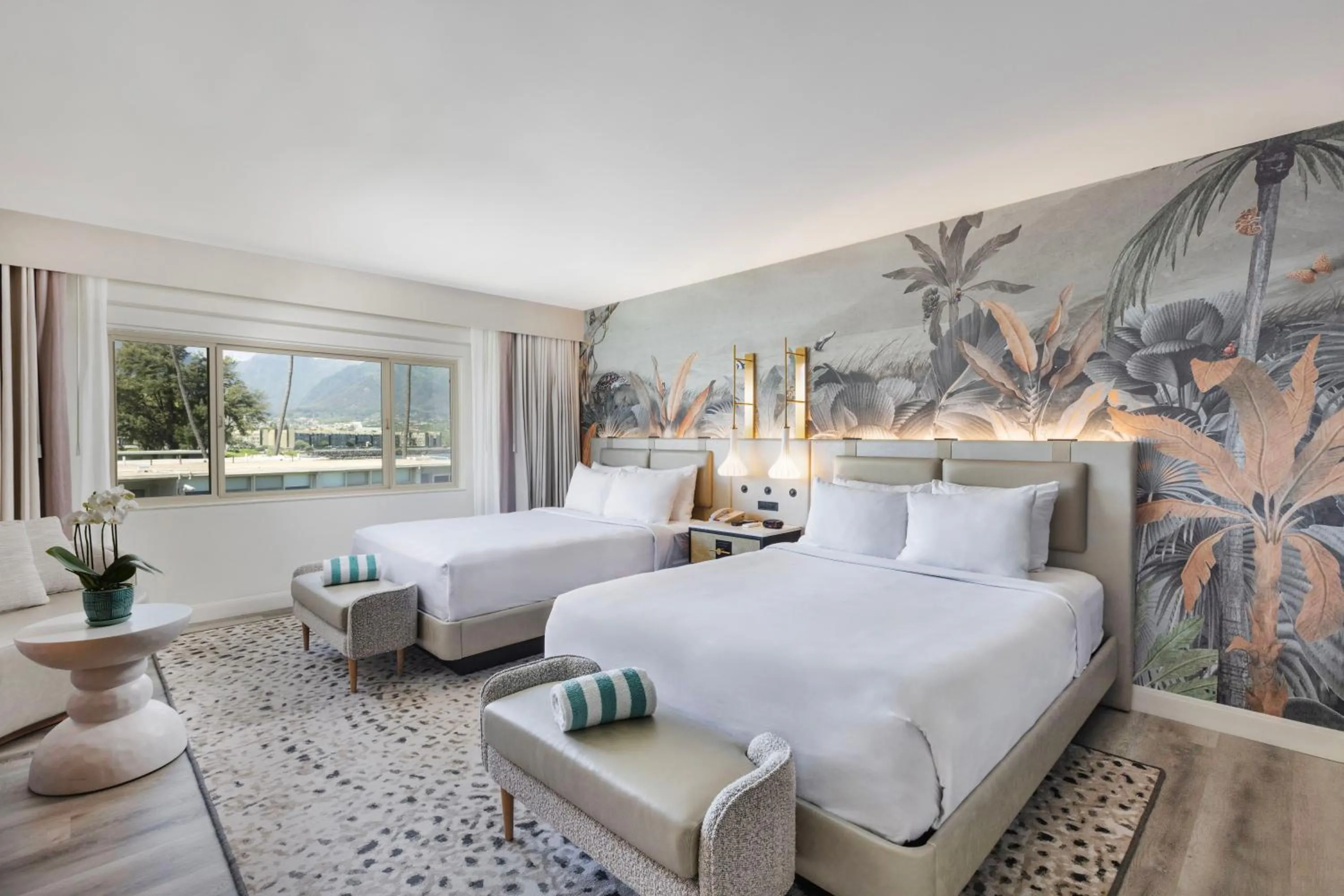 Bedroom, Bed in Maui Seaside Hotel