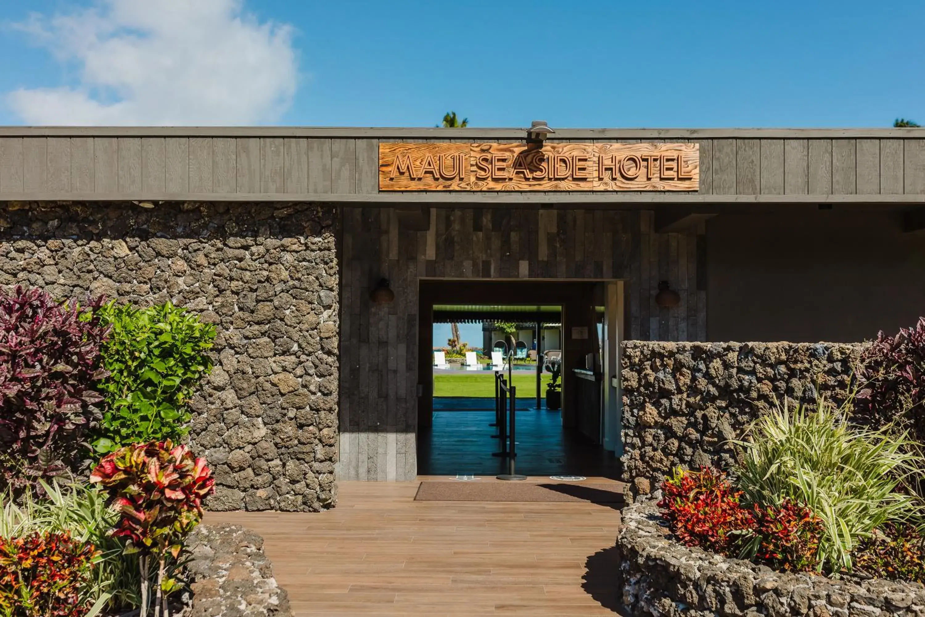 Property building in Maui Seaside Hotel Property building in Maui Seaside Hotel