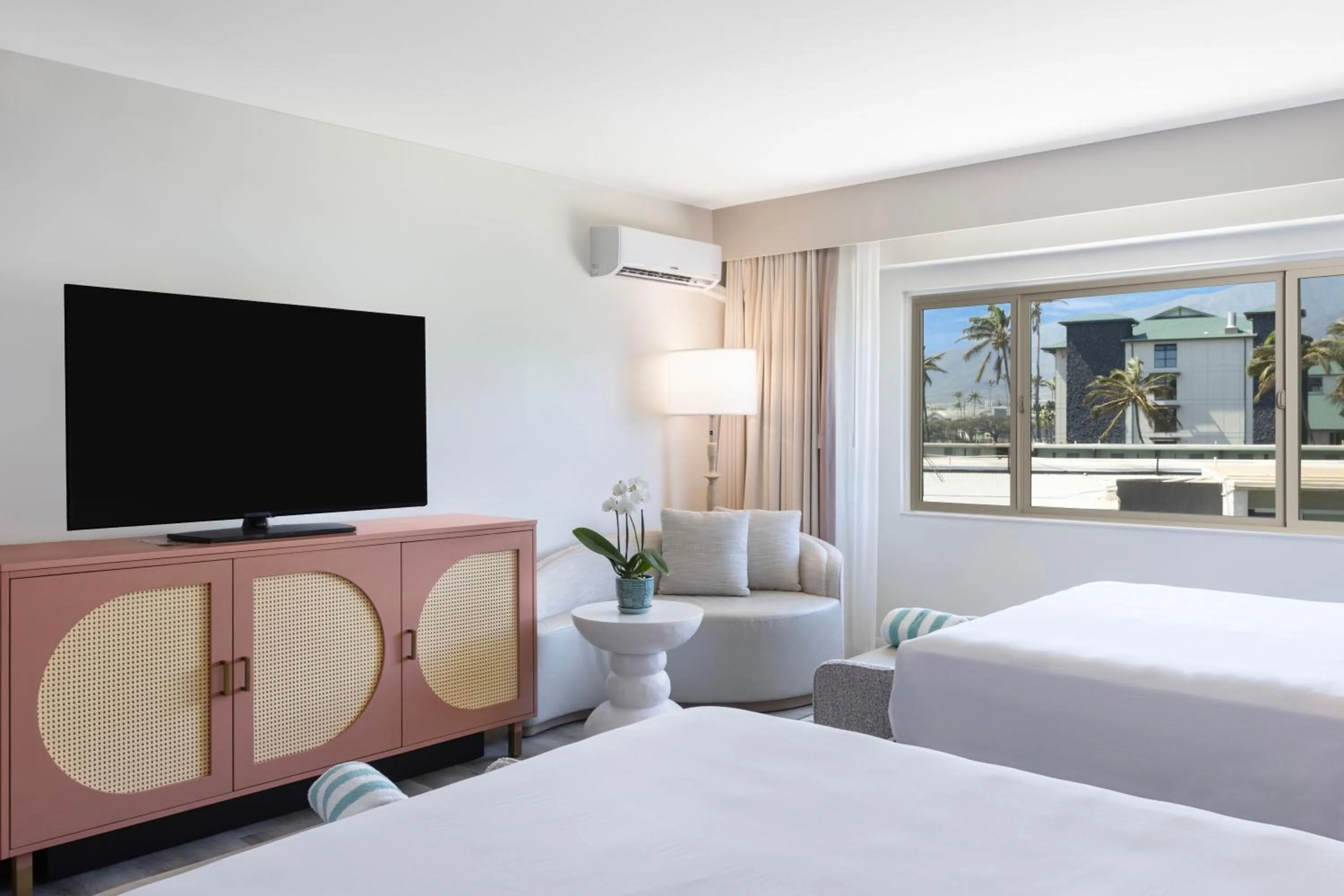 Decorative detail, Bed in Maui Seaside Hotel