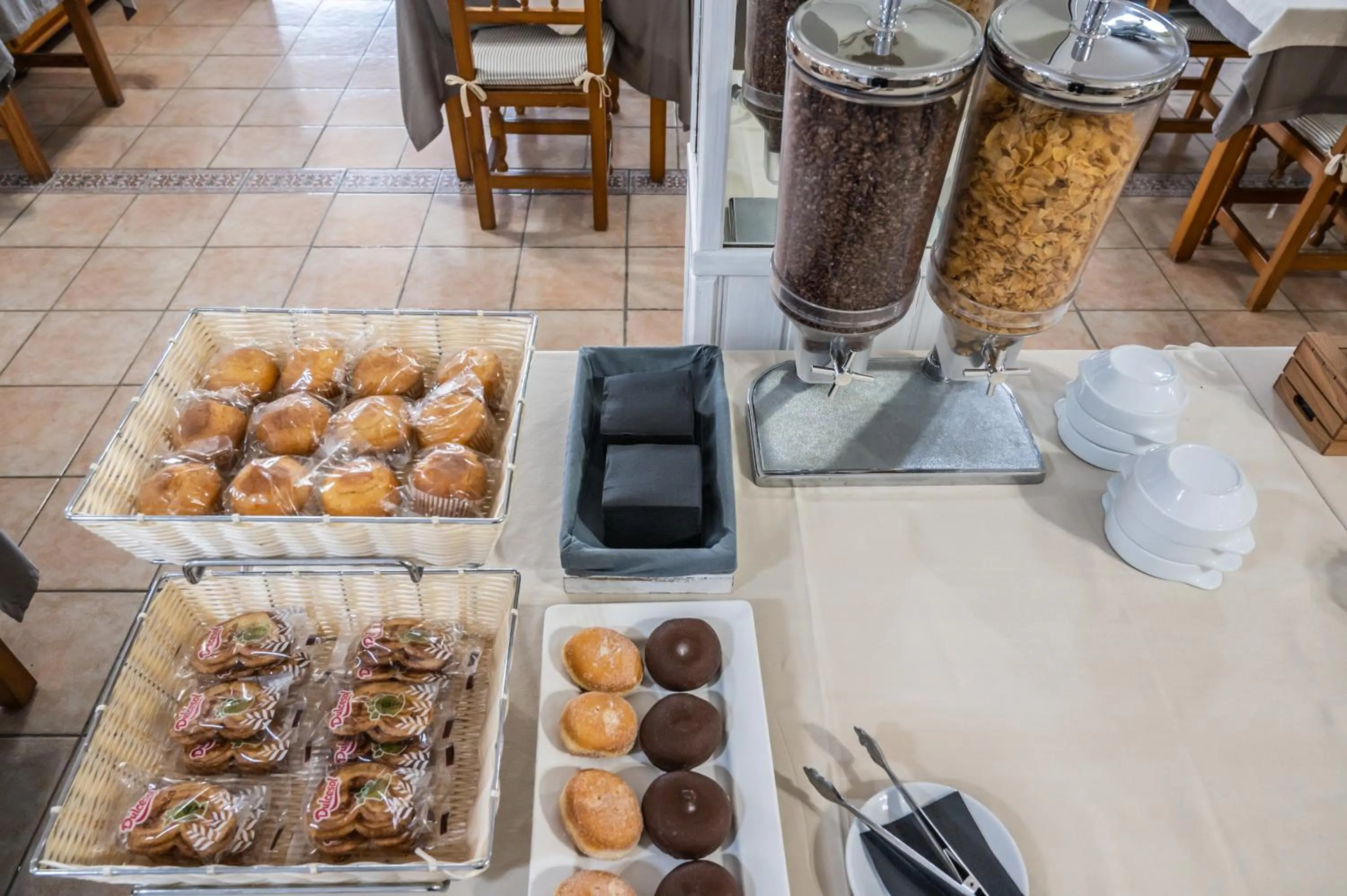 Food in Bungalows Es Pins - Emar Hotels