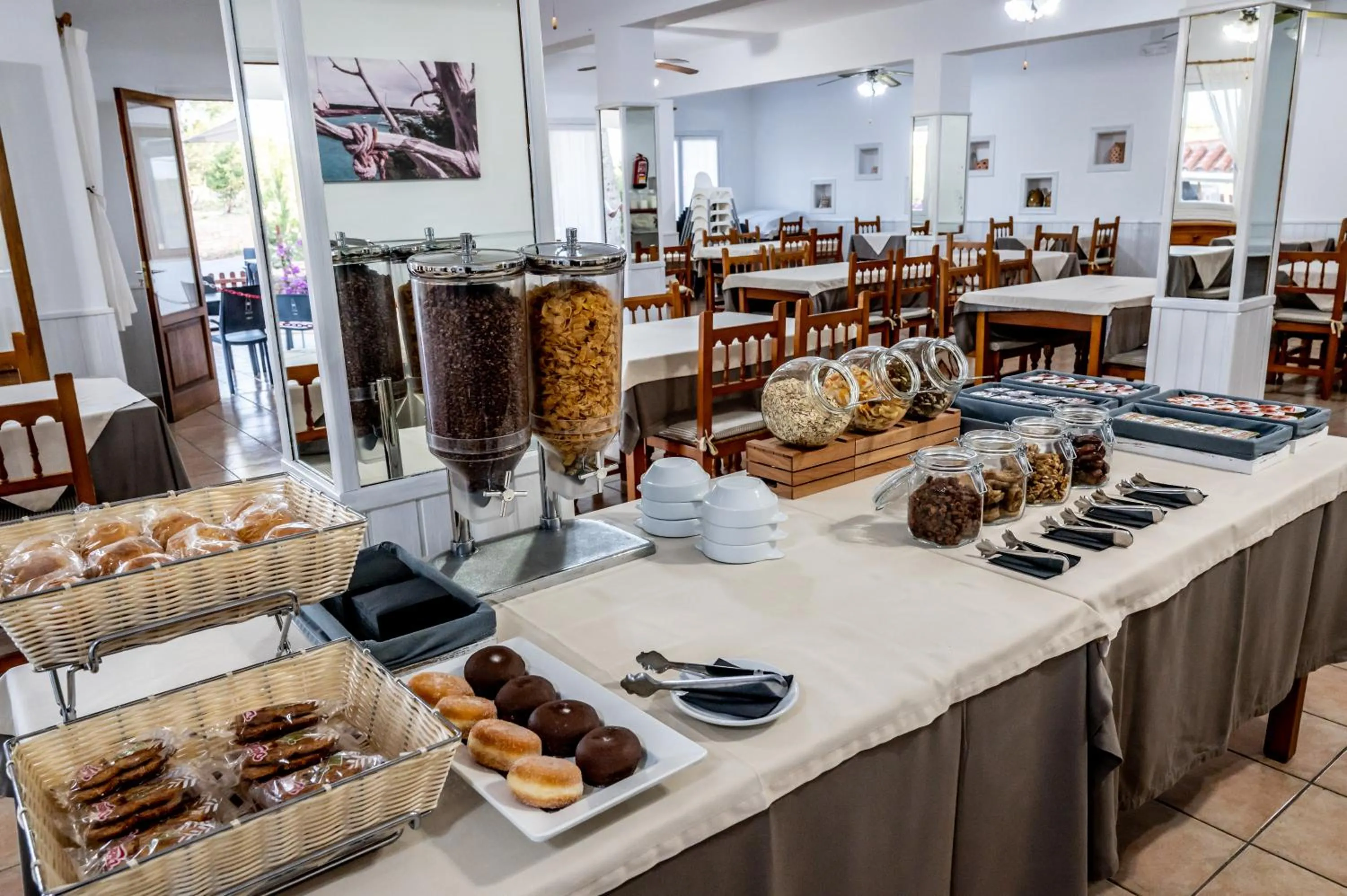 Food in Bungalows Es Pins - Emar Hotels