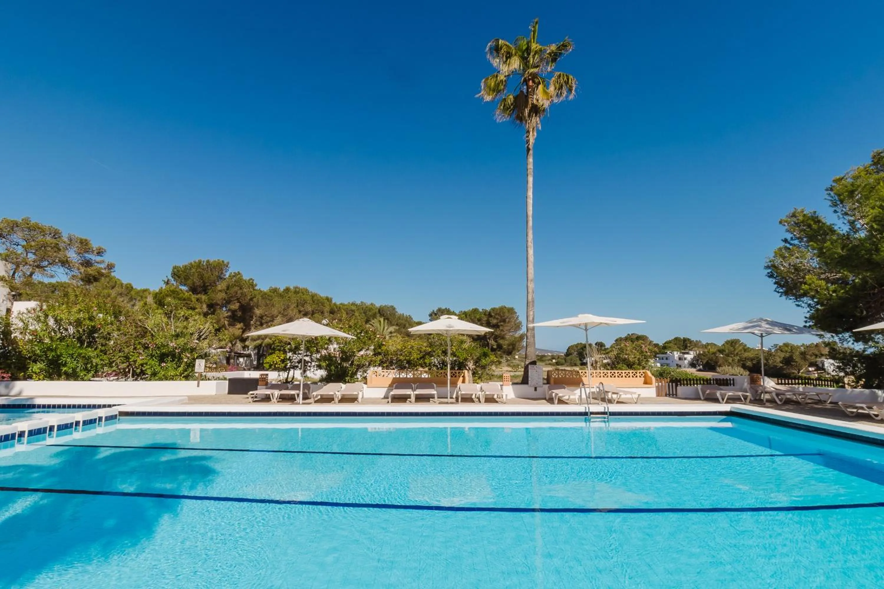 Swimming pool in Bungalows Es Pins - Emar Hotels