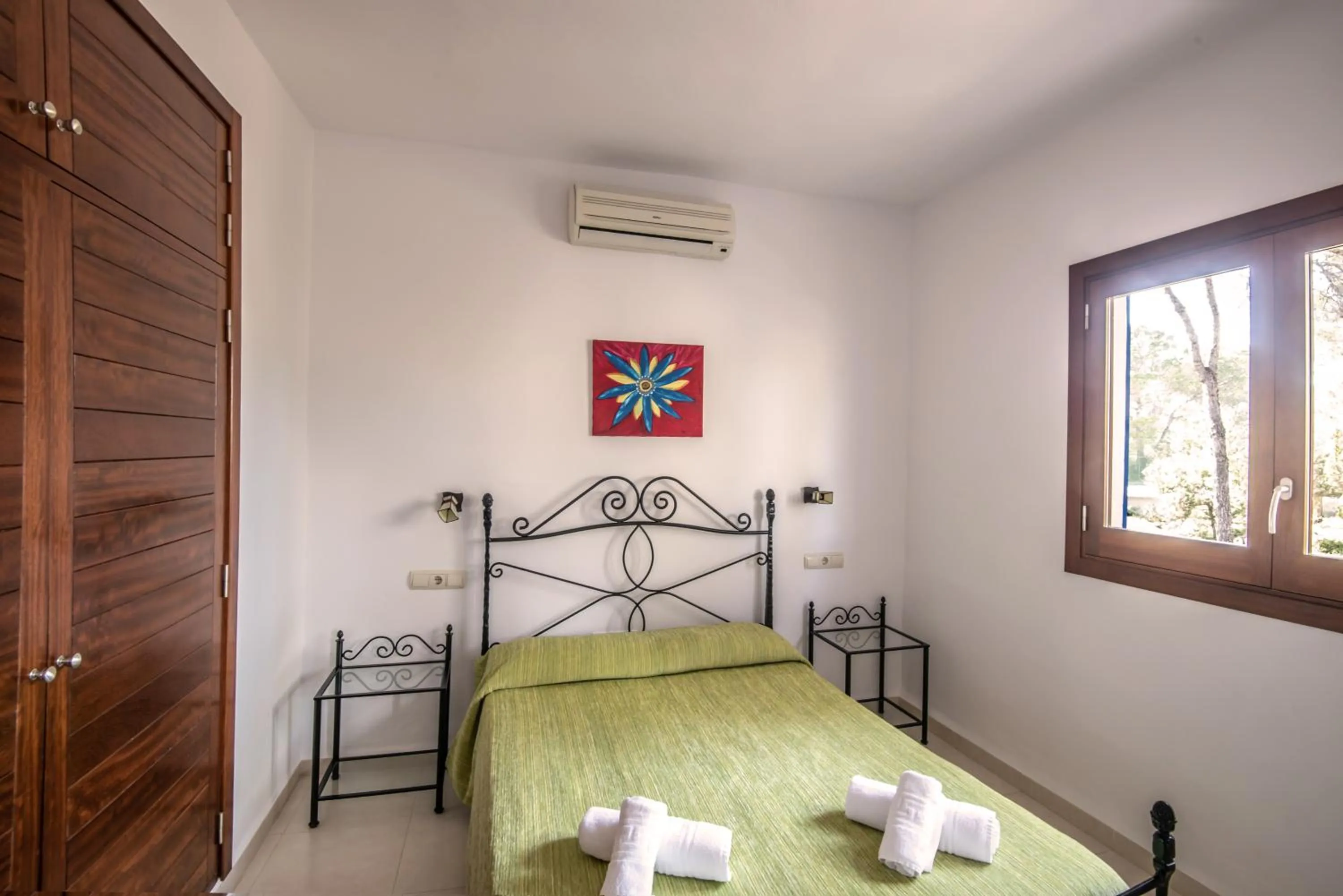 Bed in Bungalows Es Pins - Emar Hotels