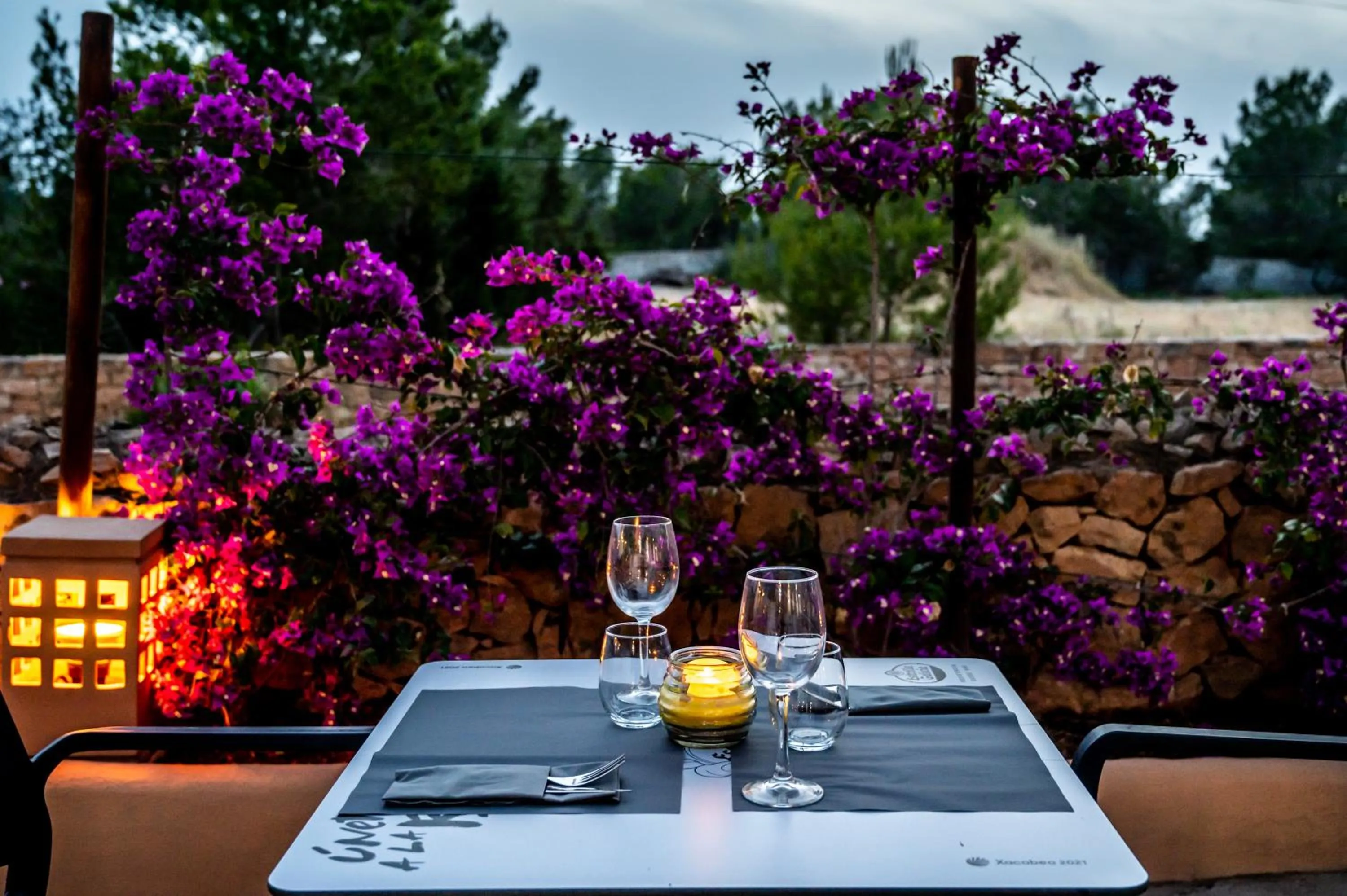 Restaurant/places to eat in Bungalows Es Pins - Emar Hotels