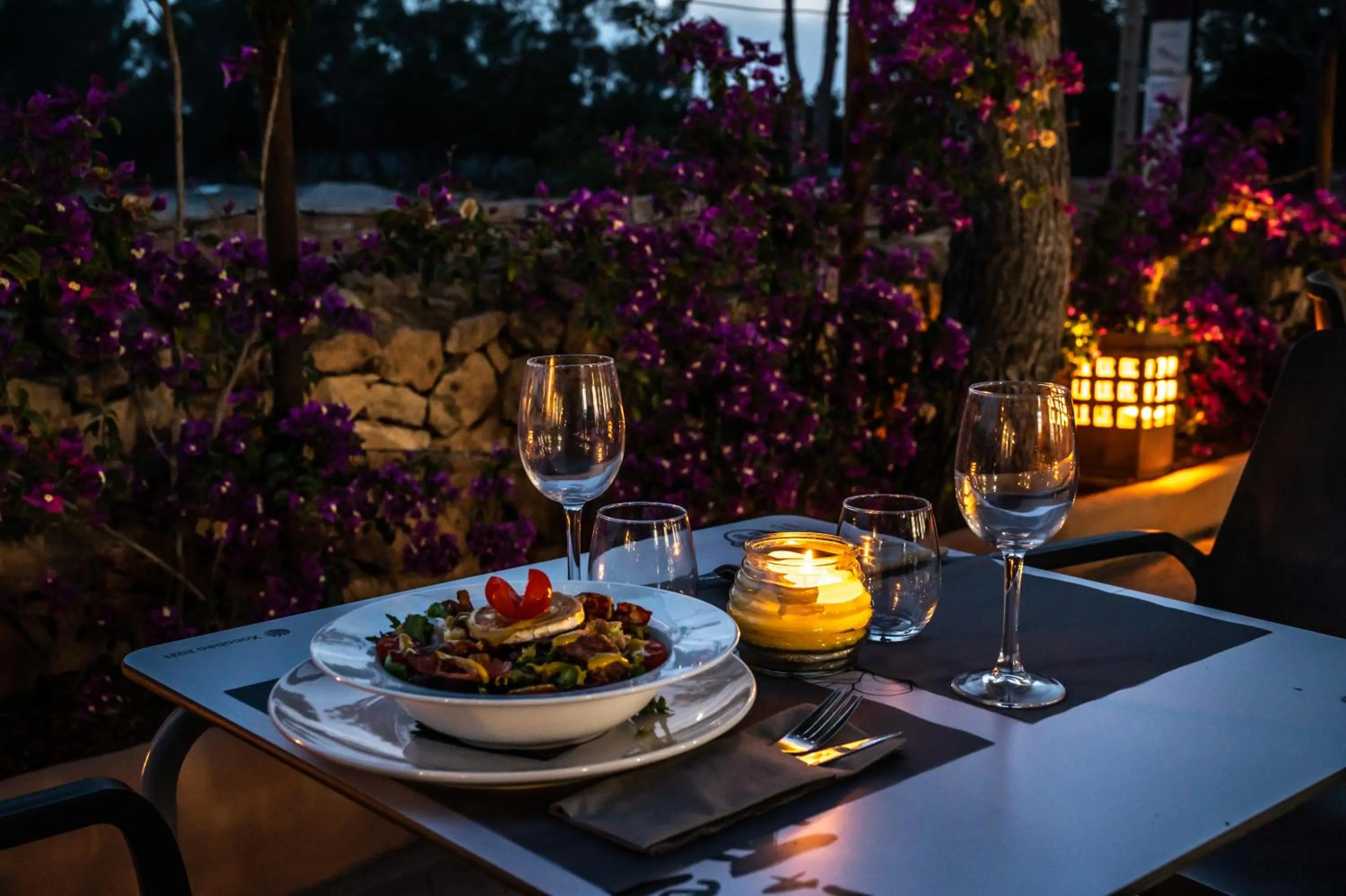 Restaurant/places to eat in Bungalows Es Pins - Emar Hotels