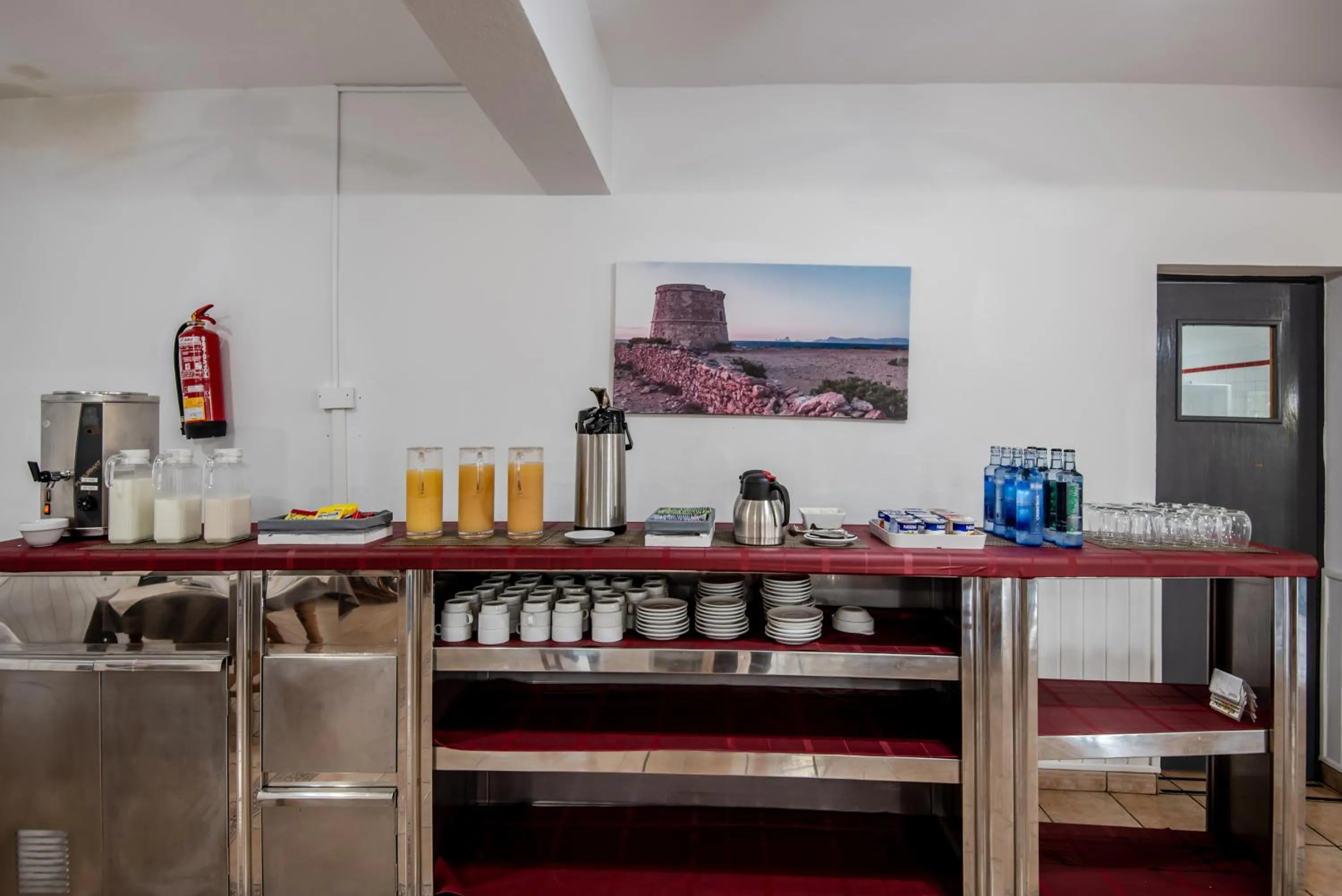 Food and drinks in Bungalows Es Pins - Emar Hotels